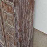 Armoire en bois ancien avec deux portes