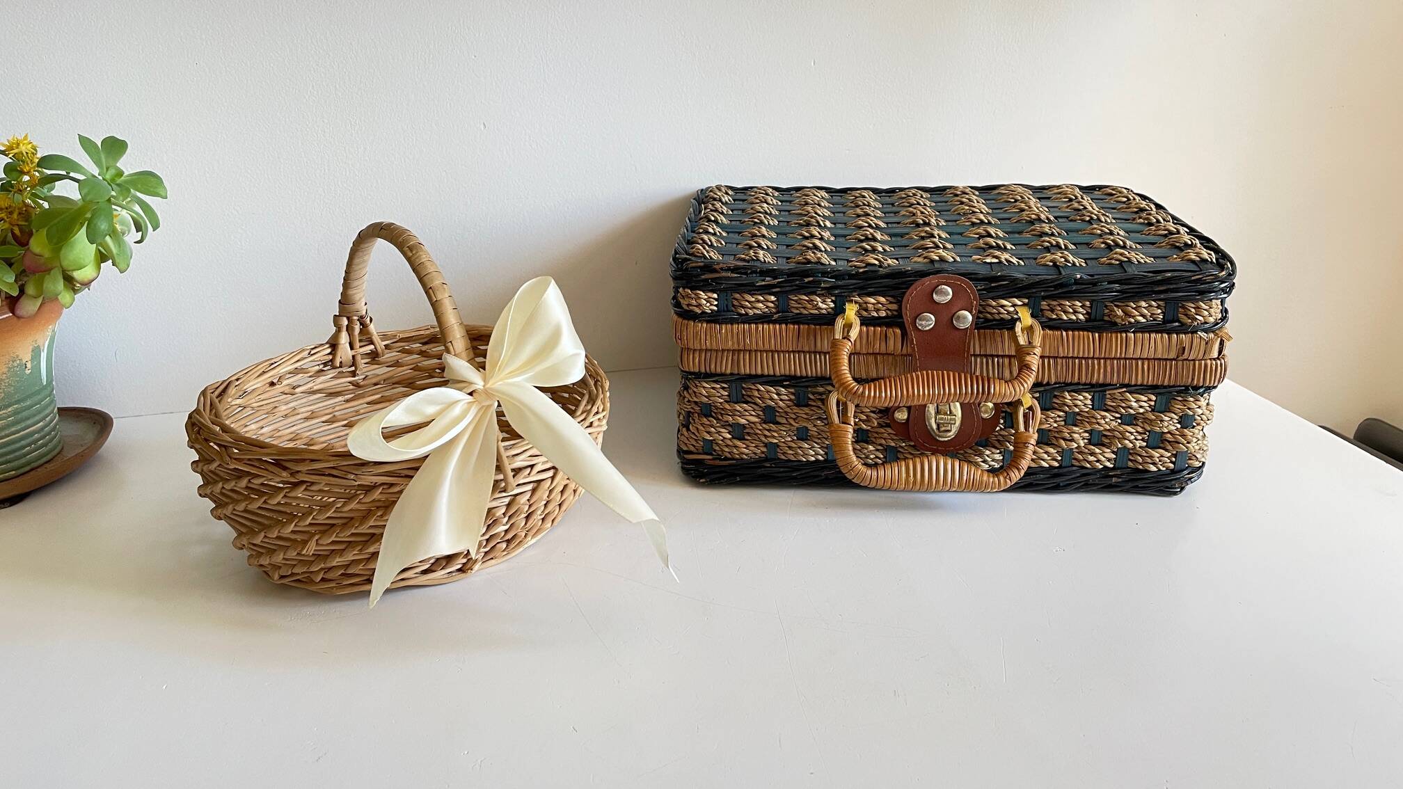 Set of 2 vintage rattan and rope baskets