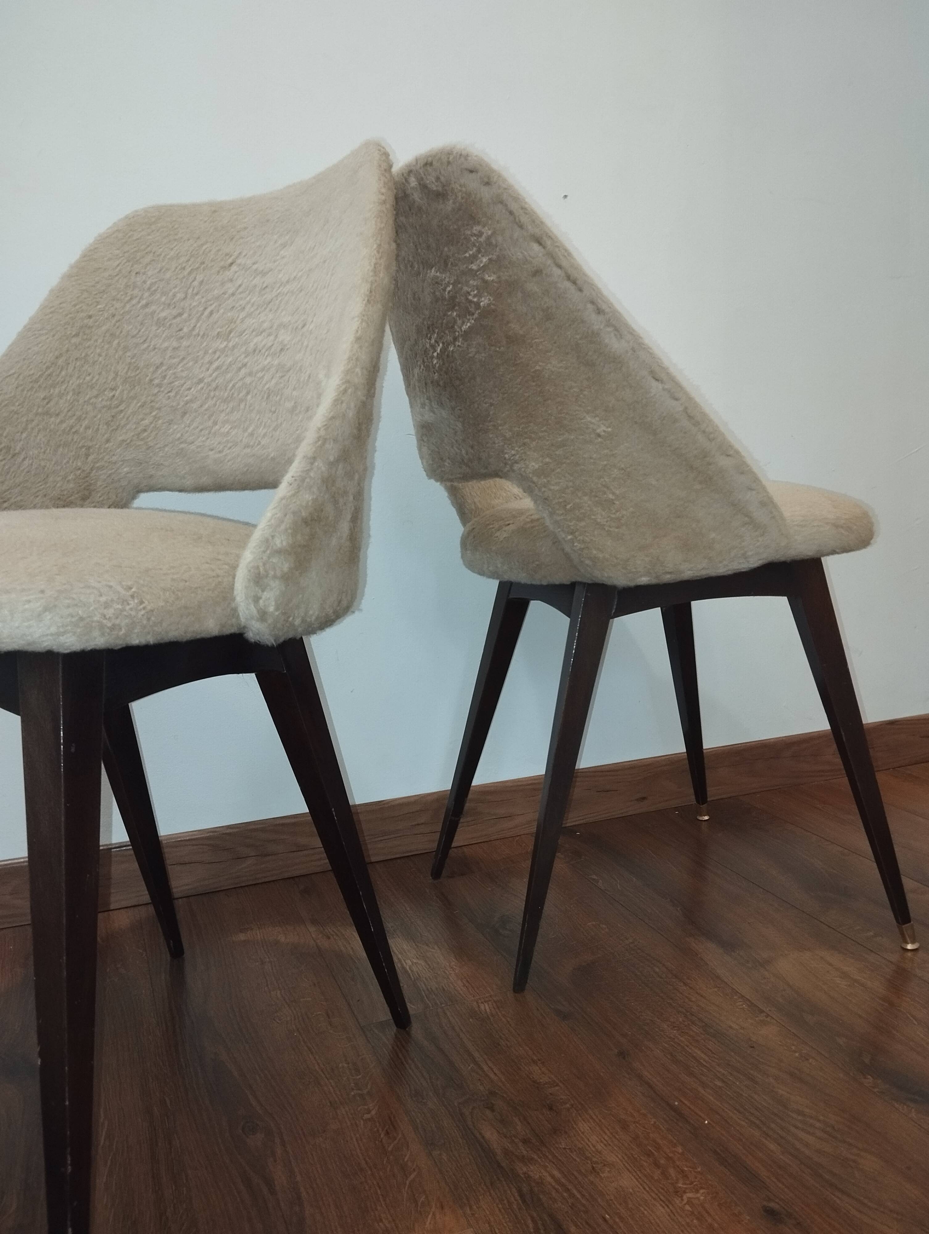 Beige vintage shaggy chairs