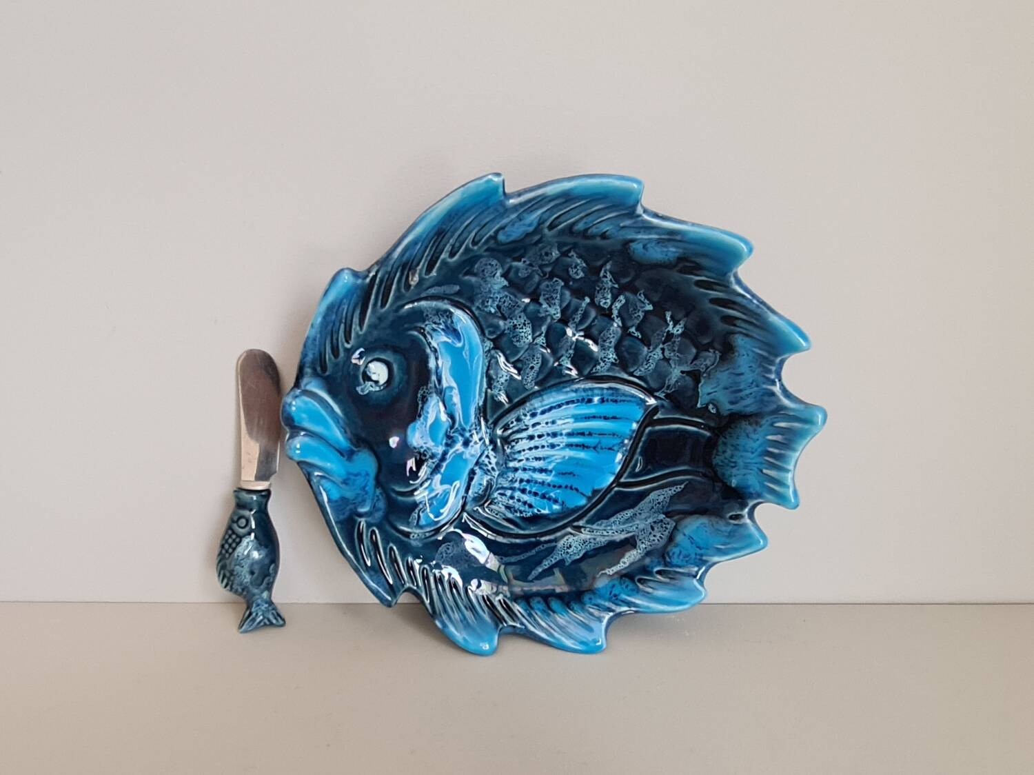 Ceramic butter dish signed Vallauris fish decor and its knife / fish / ceramic / 1960 / French riviera / Mid-Century / 20th
