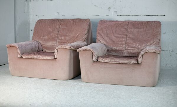 Paire de fauteuils mousse et velours ras rose pale, Cinna, France, circa 1970