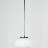 Suspension en verre opaline par Napako années 60