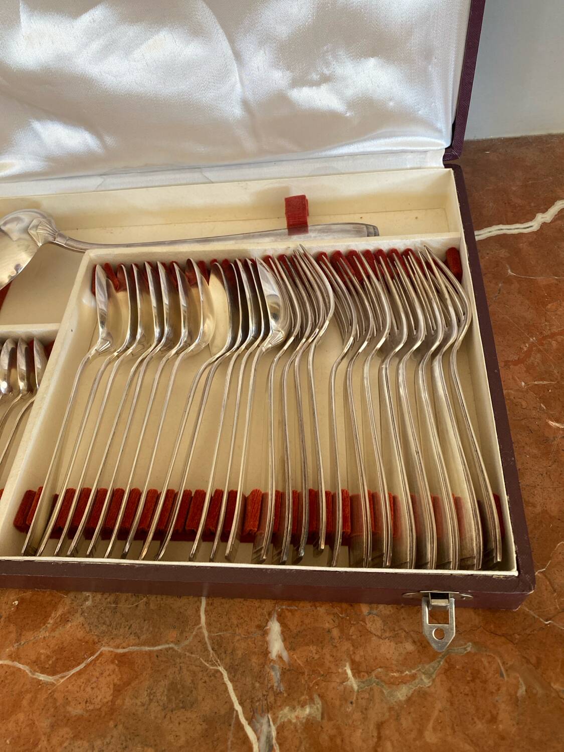 Very beautiful 37-piece ercuis cutlery set