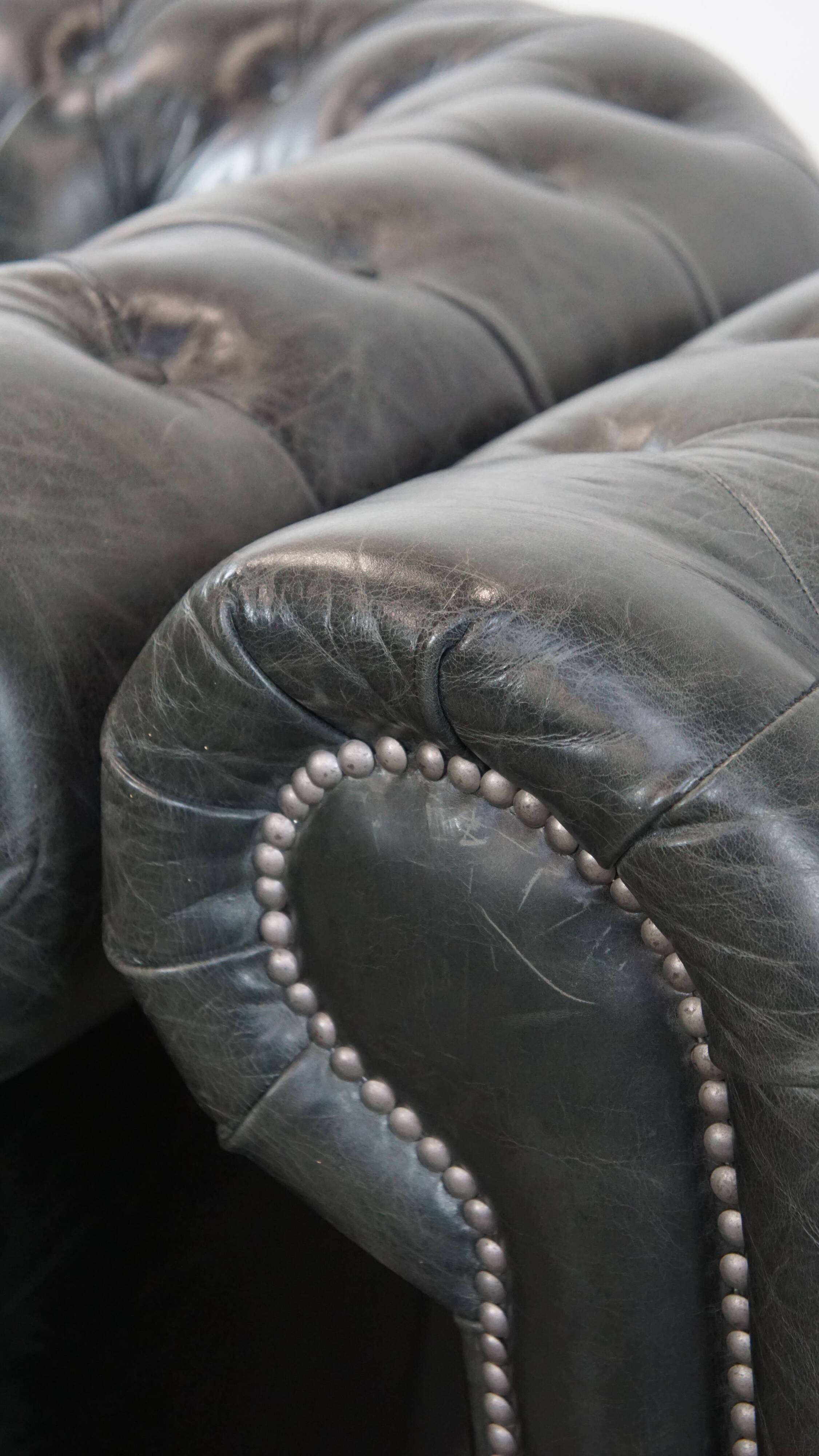 Set of 2 black Chesterfield armchairs in grained cowhide leather