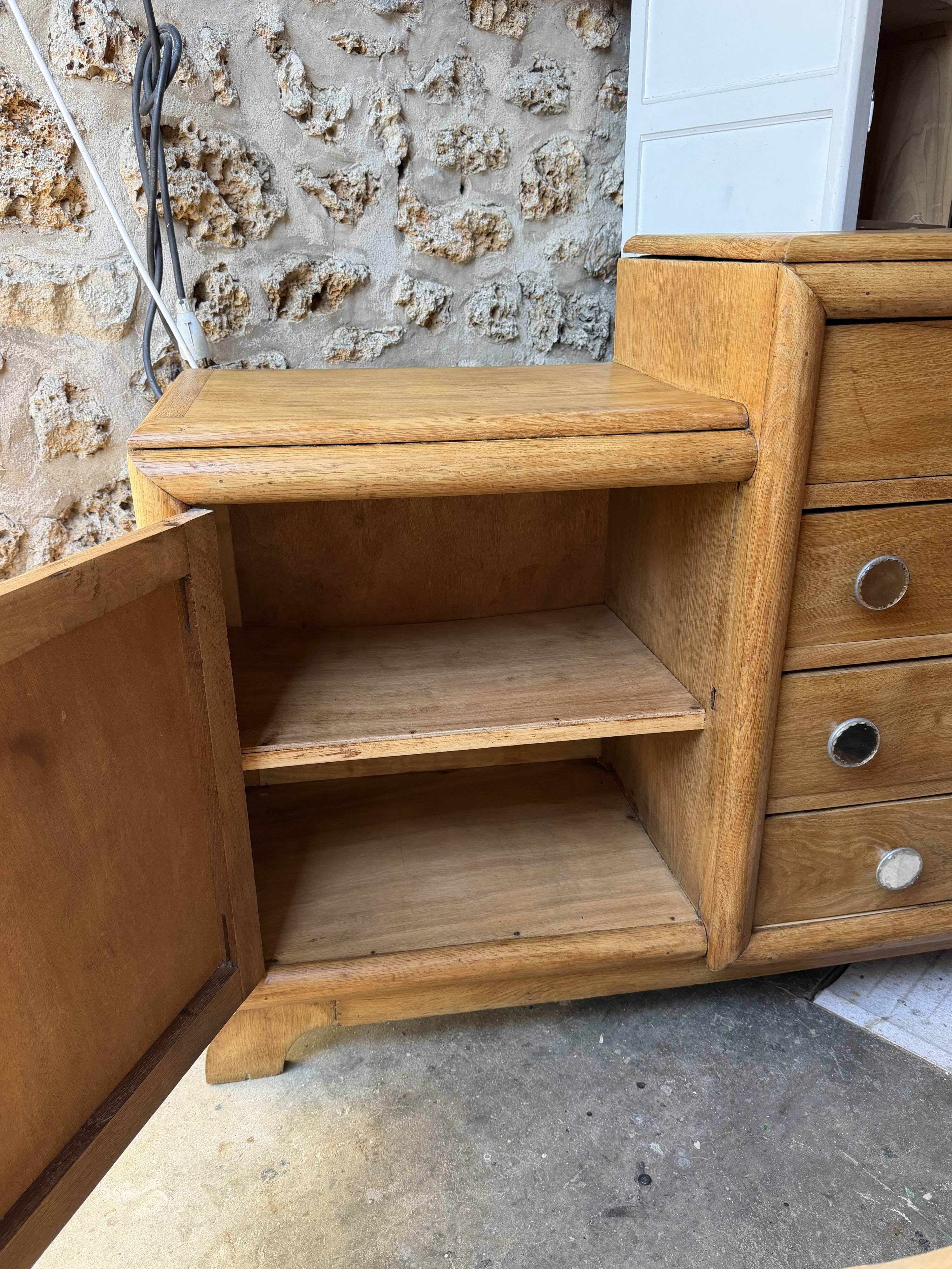 Commode asymétrique art déco chêne brut rénovée