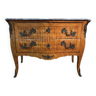 Commode de style Louis XV marquetée