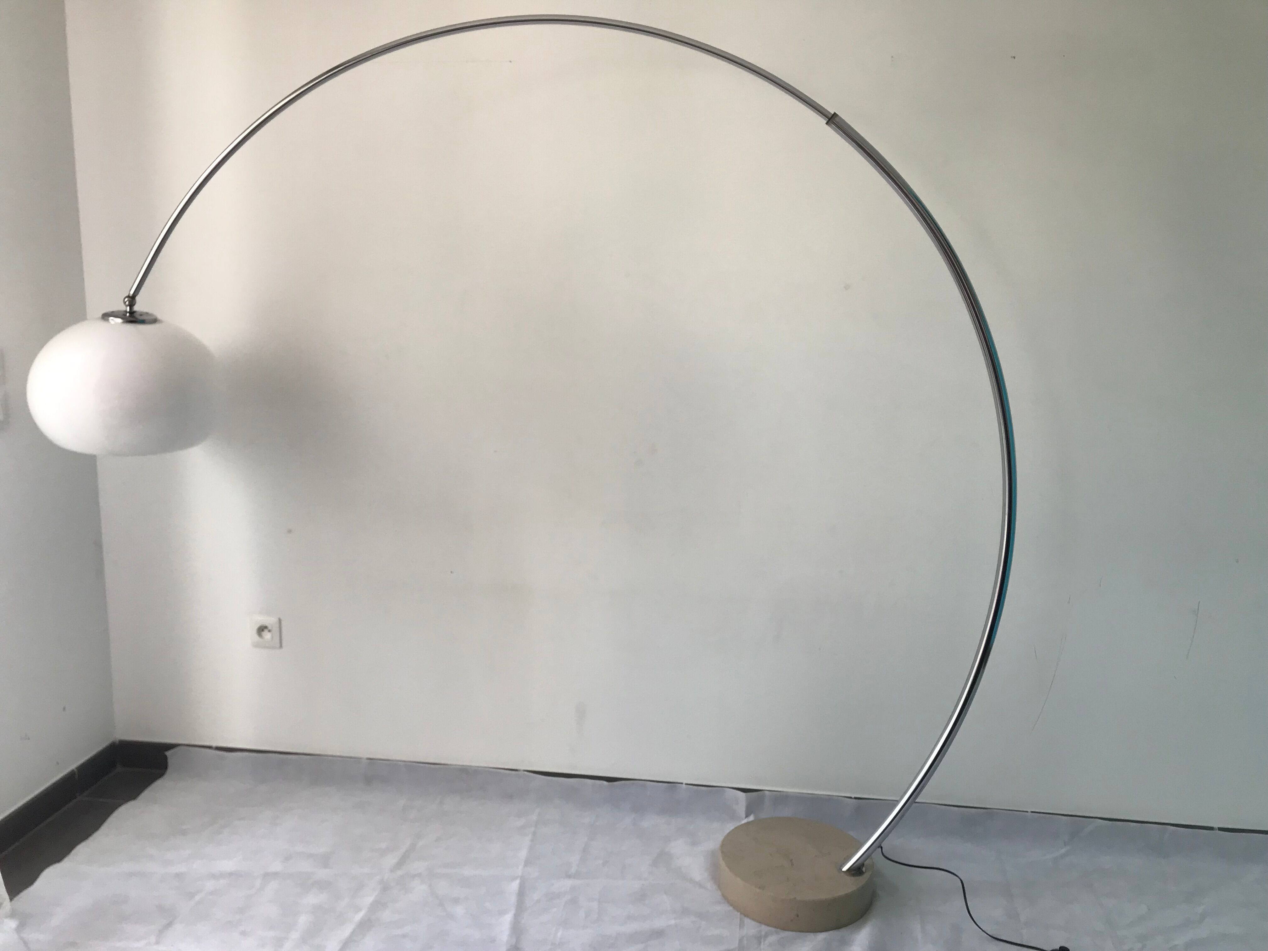 Floor lamp arc 1970 chrome and plastic marble