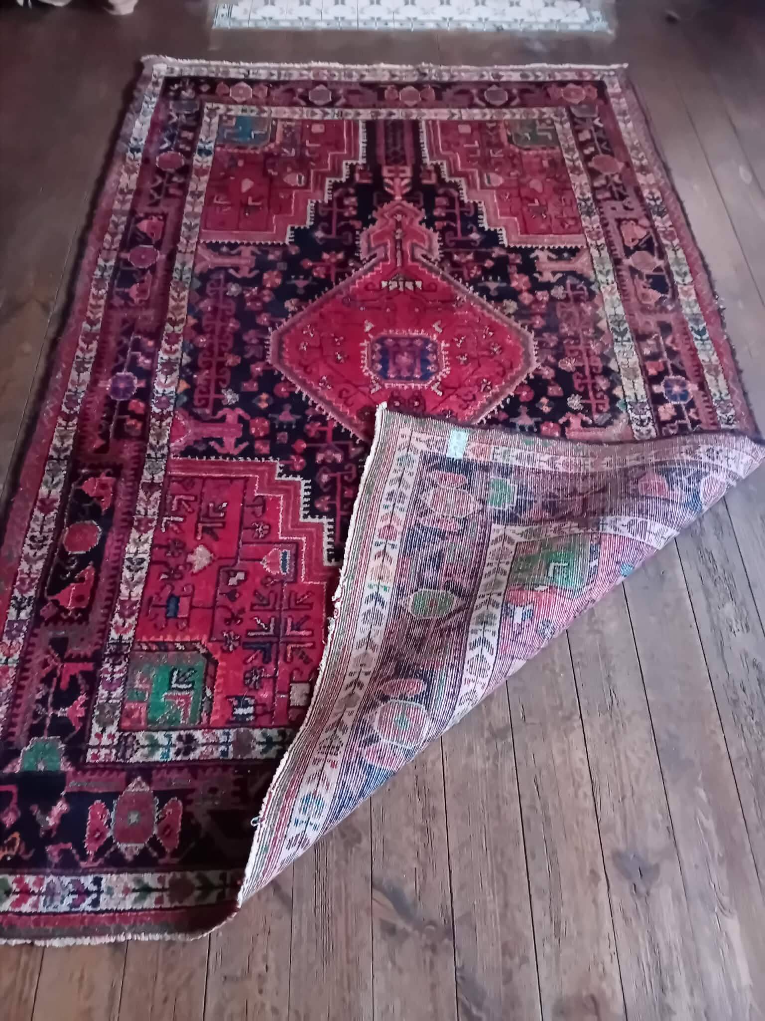 Handmade Tuyserkan Persian Rug 230x150cm