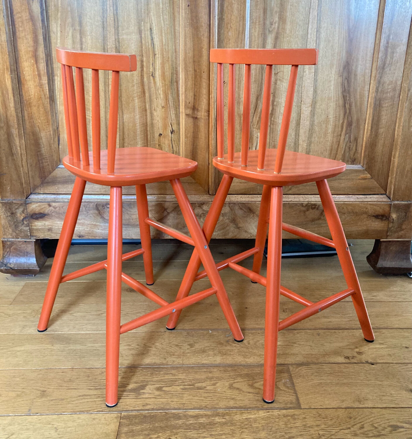 Vintage solid wood high chairs in Western style for children.