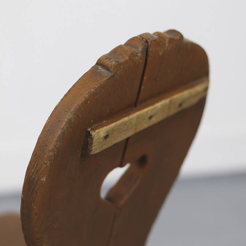 Chaise d'art populaire primitif