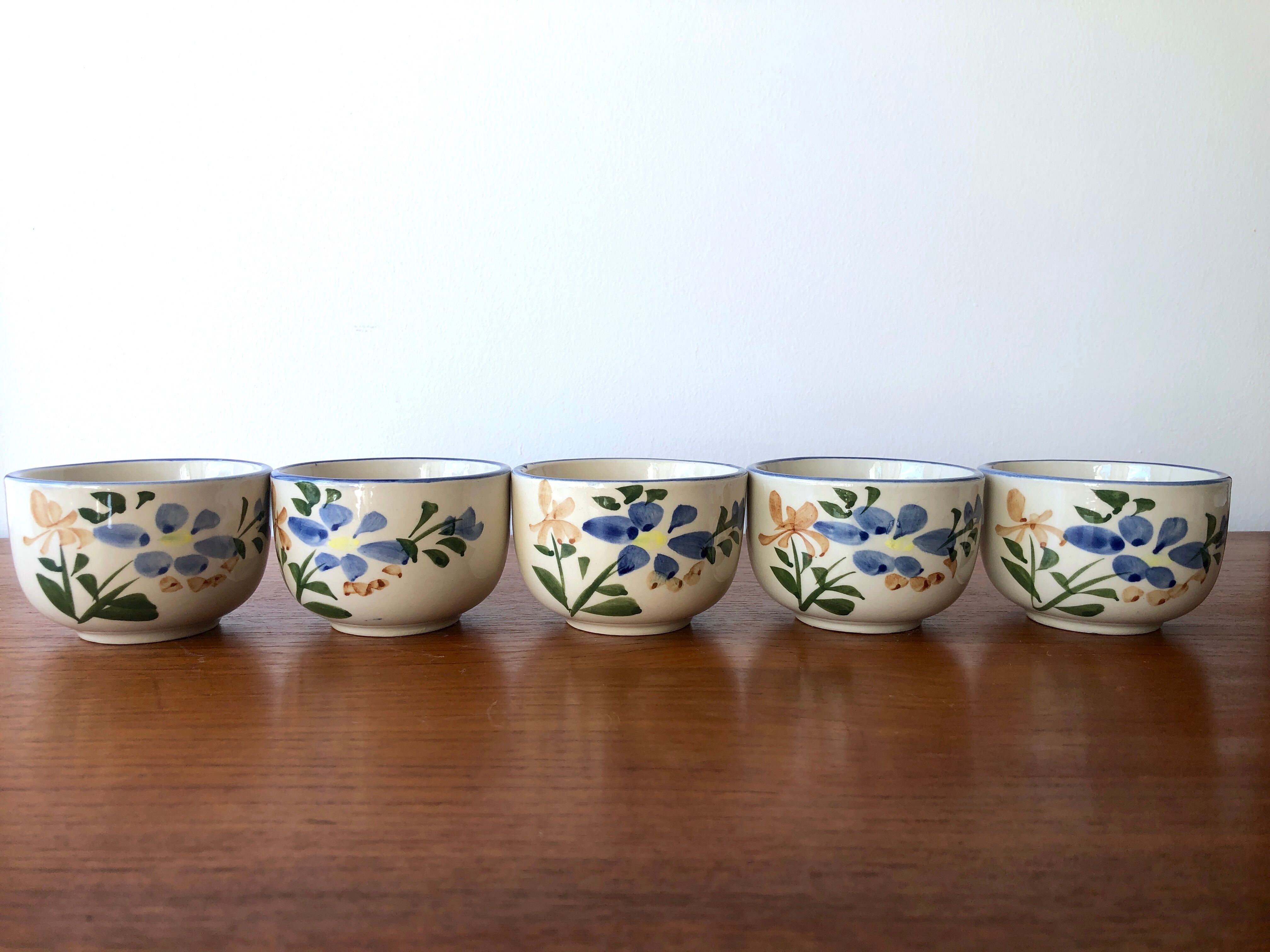 Porcelain tea bowls