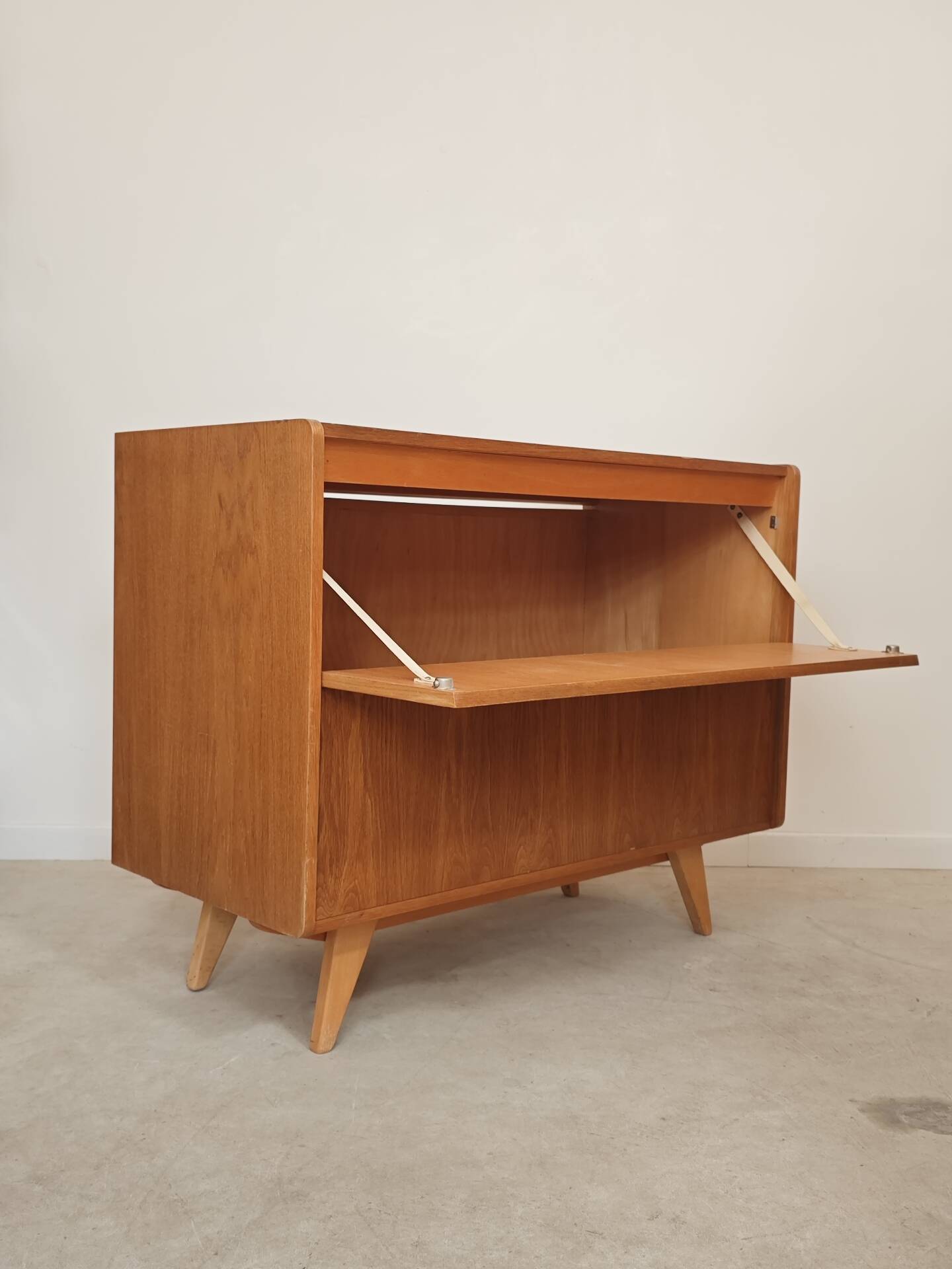 Coffre rangement / mini bar U459 par Jiri
Jiroutek pour Interier Praha
