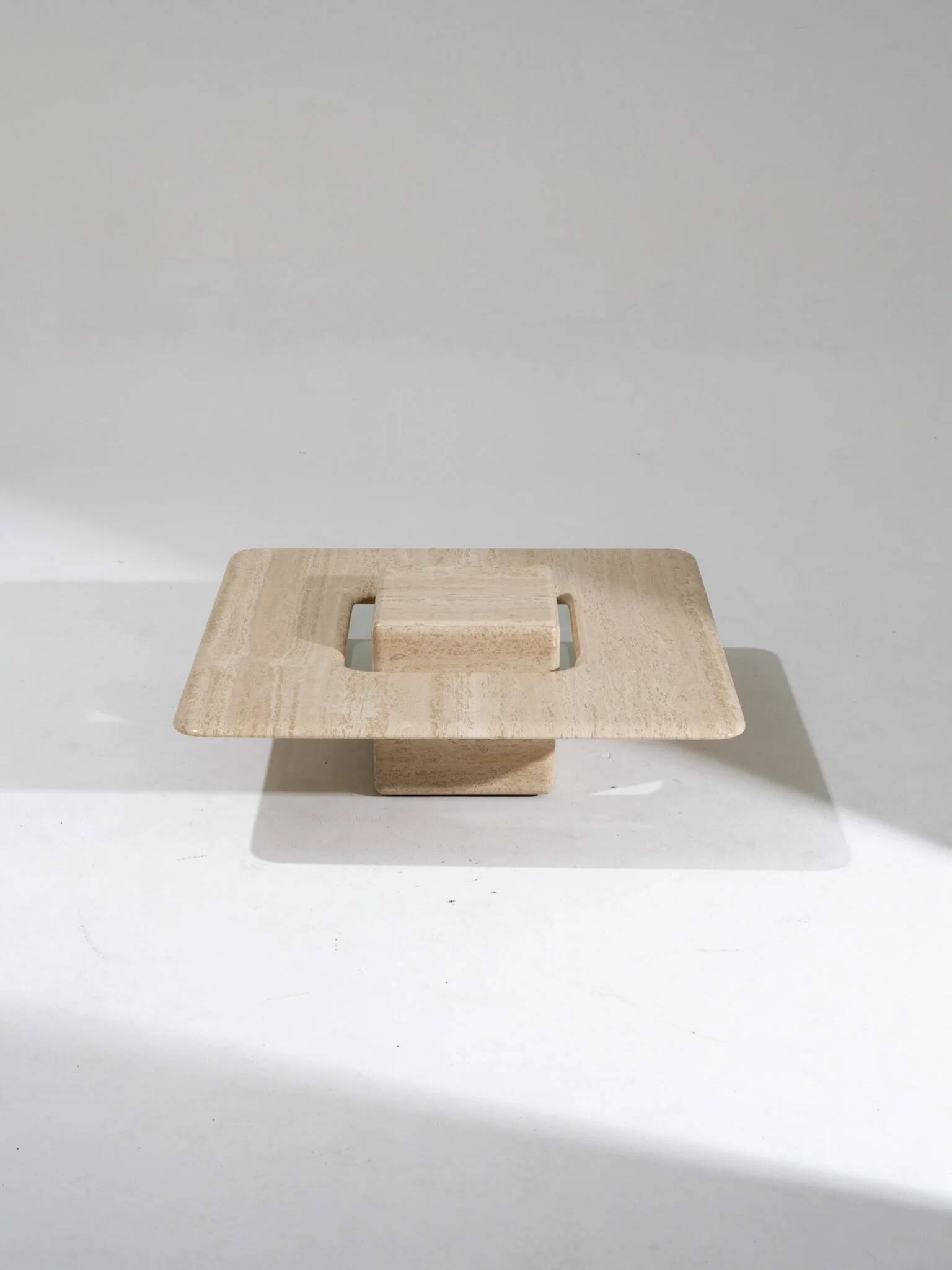 Table basse carrée Saturne en travertin, 1980s