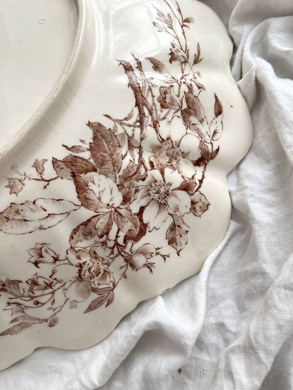 Fontaine murale ancienne en terre de fer ''Printanier'' faïence de Gien fin 19eme