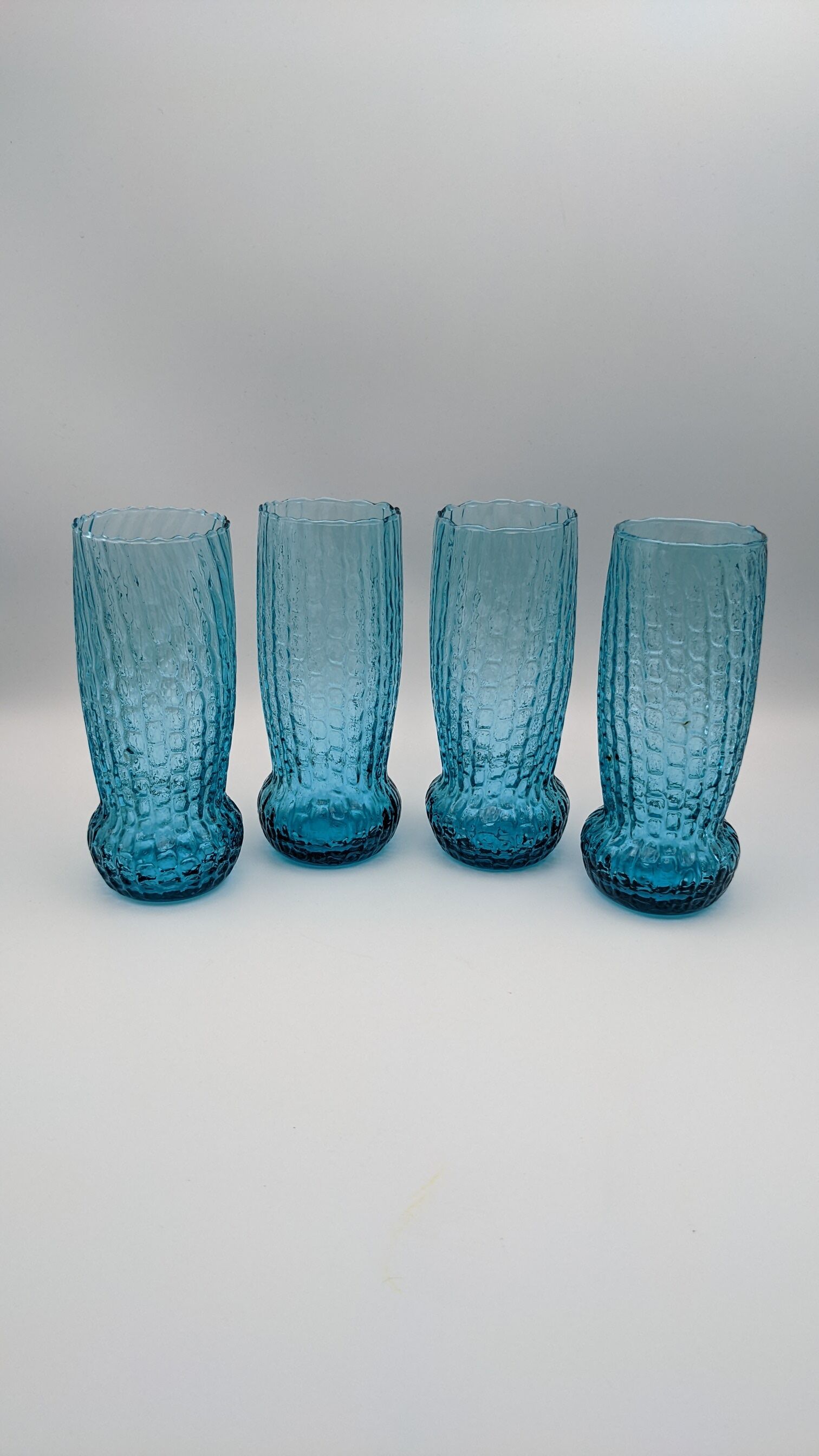 lot 4 glasses to orangeade vintage blues