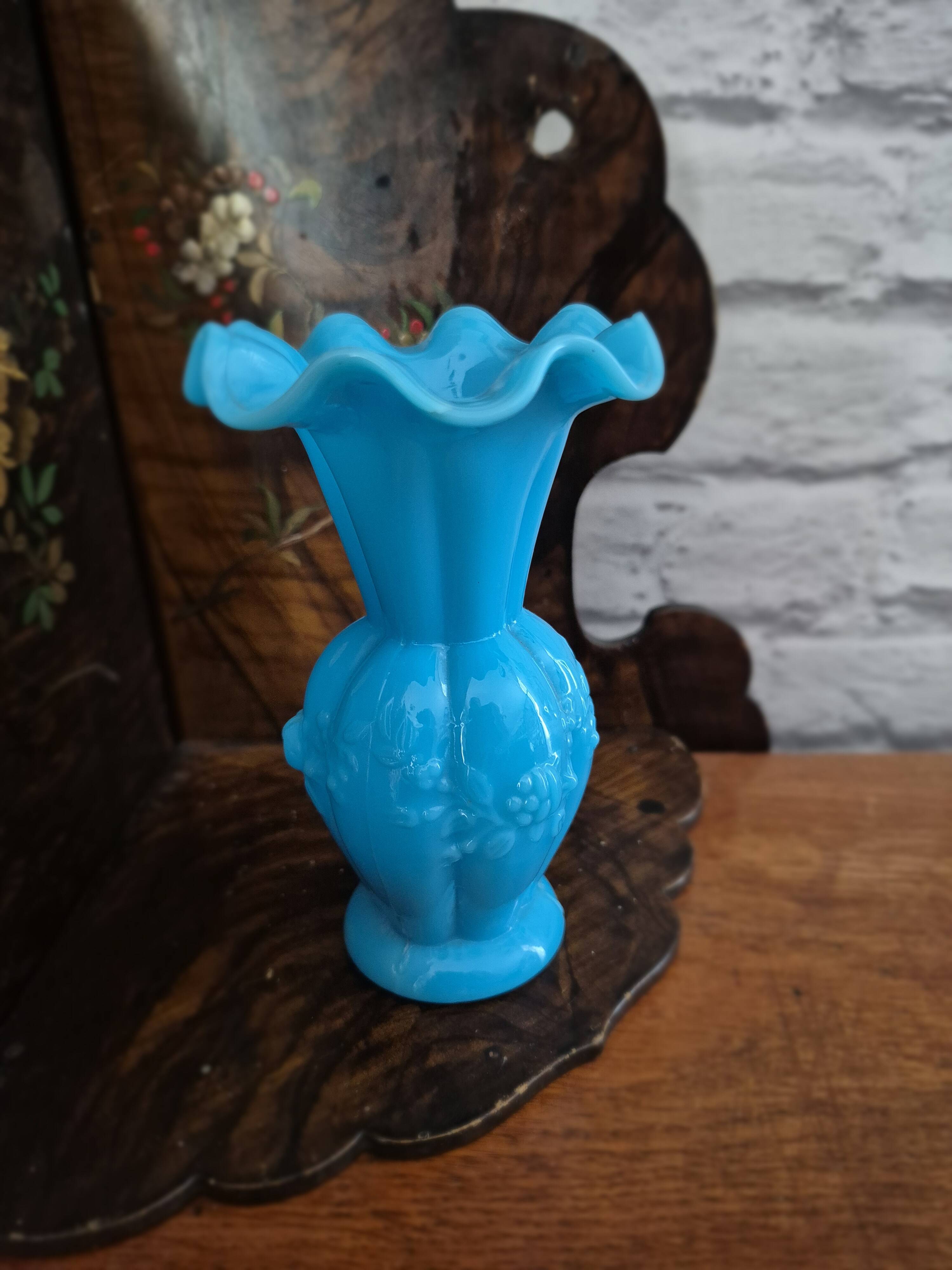 Opaline vase from the Portieux fair 1900-50