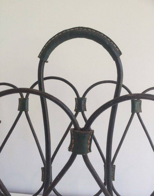 Magazine rack in leather and black lacquered metal. Attributed to Jacques Adnet