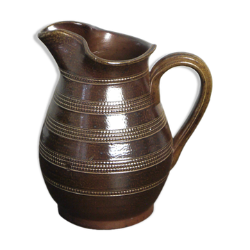 Bonny sandstone pitcher