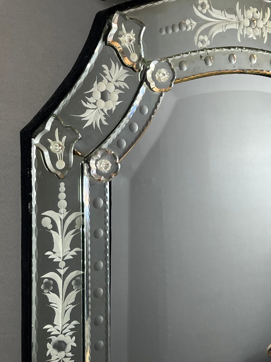 Venetian mirror engraved with floral decoration, 20th century