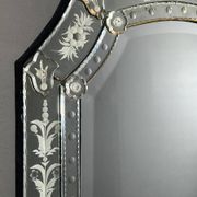 Miroir vénitien gravé à décor floral, XXe siècle