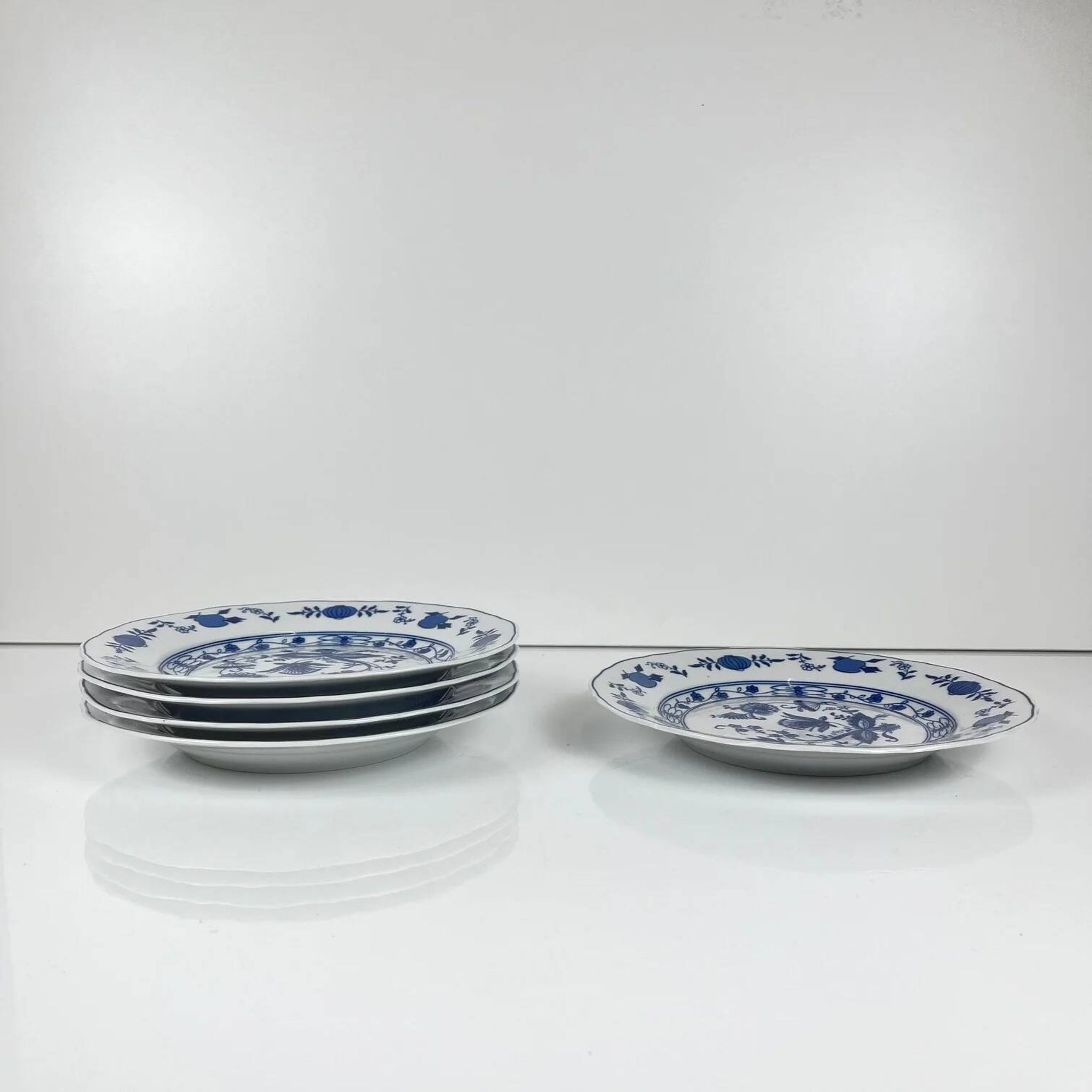 Set of 5 dessert plates with blue onion pattern by Wellco, porcelain.