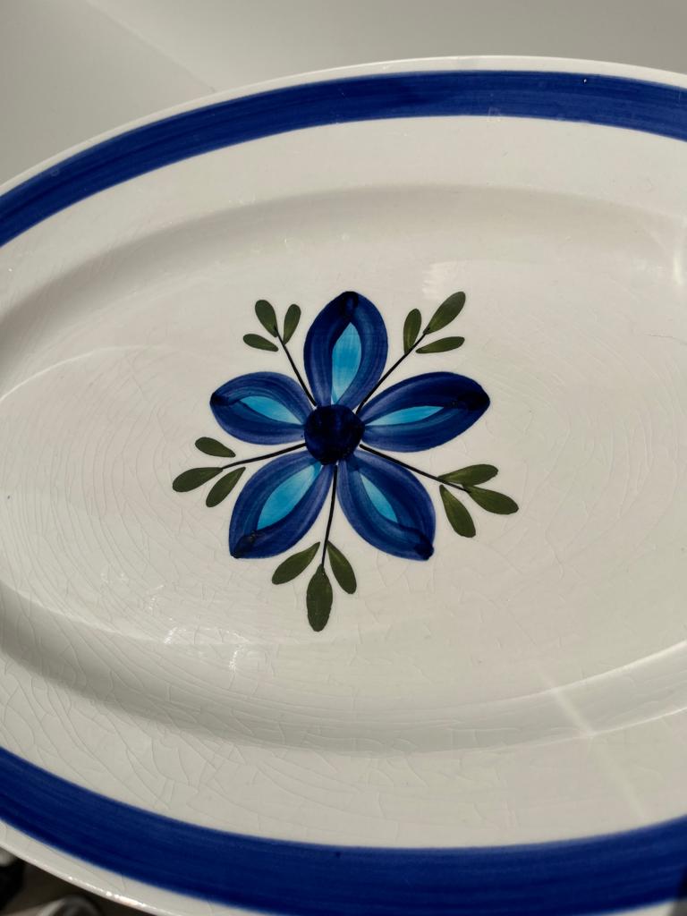 Plat sunny motif floral bleu stylisé Sarreguemines