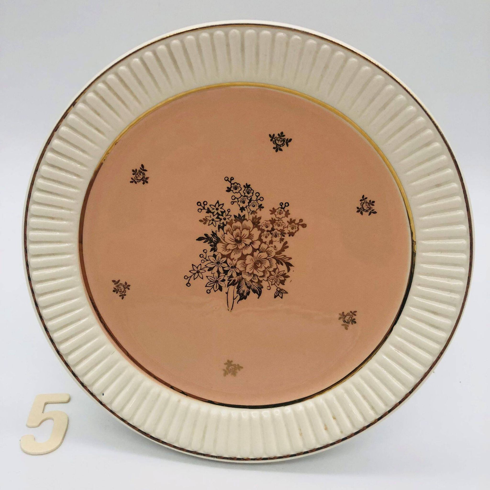 6 Assiettes à dessert et le plat de service, Villeroy & Boch », Météore.