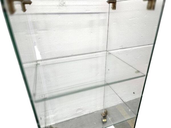 Vitrine en verre vintage / présentoir sur roulettes
