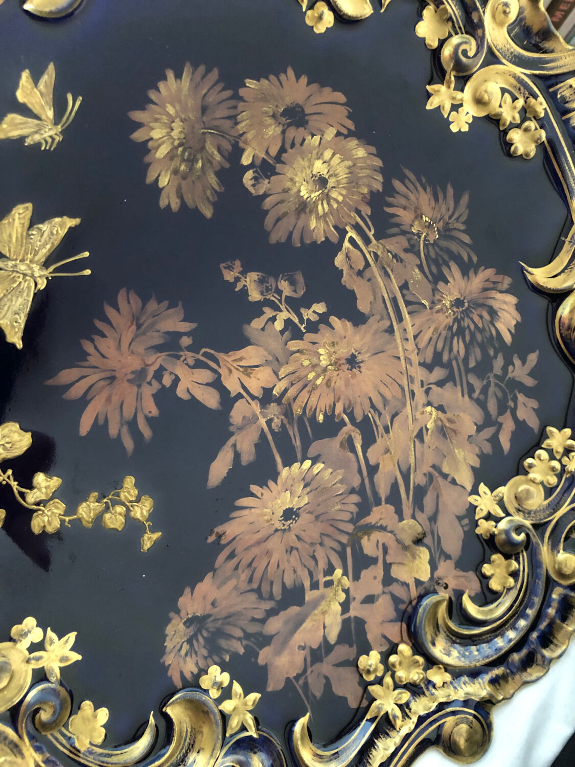 Decorative plate in Limoges porcelain