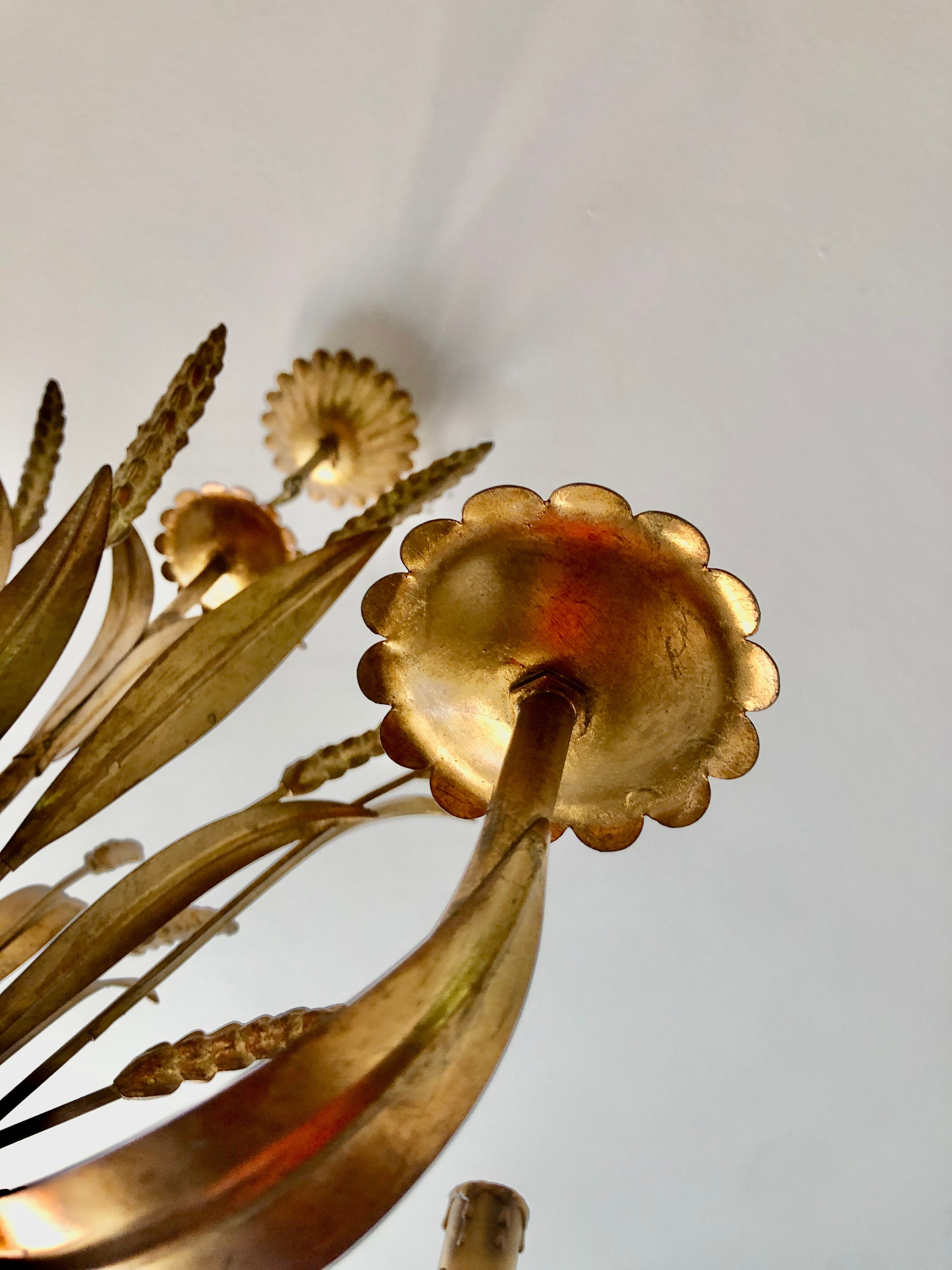 Golden suspension 5 fires with a bouquet of ears of wheat