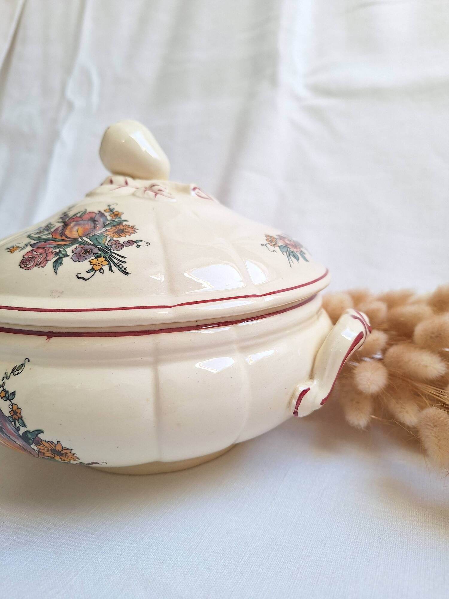 Soup tureen / Vegetable dish Digoin Sarreguemines Model Lorraine