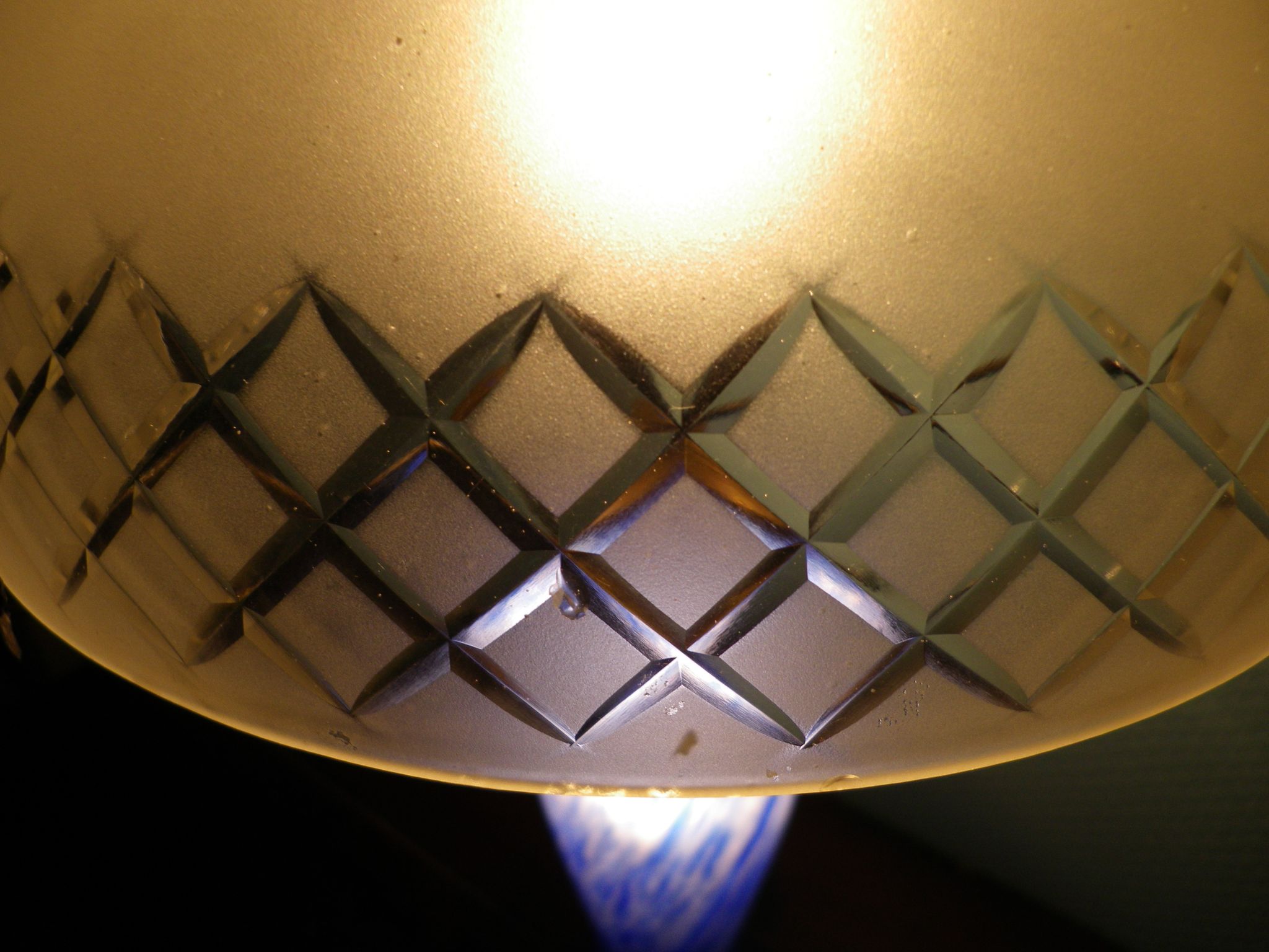 Lamp to lay, crystal lampshade cut with brass rosette, lamp foot in glass pase