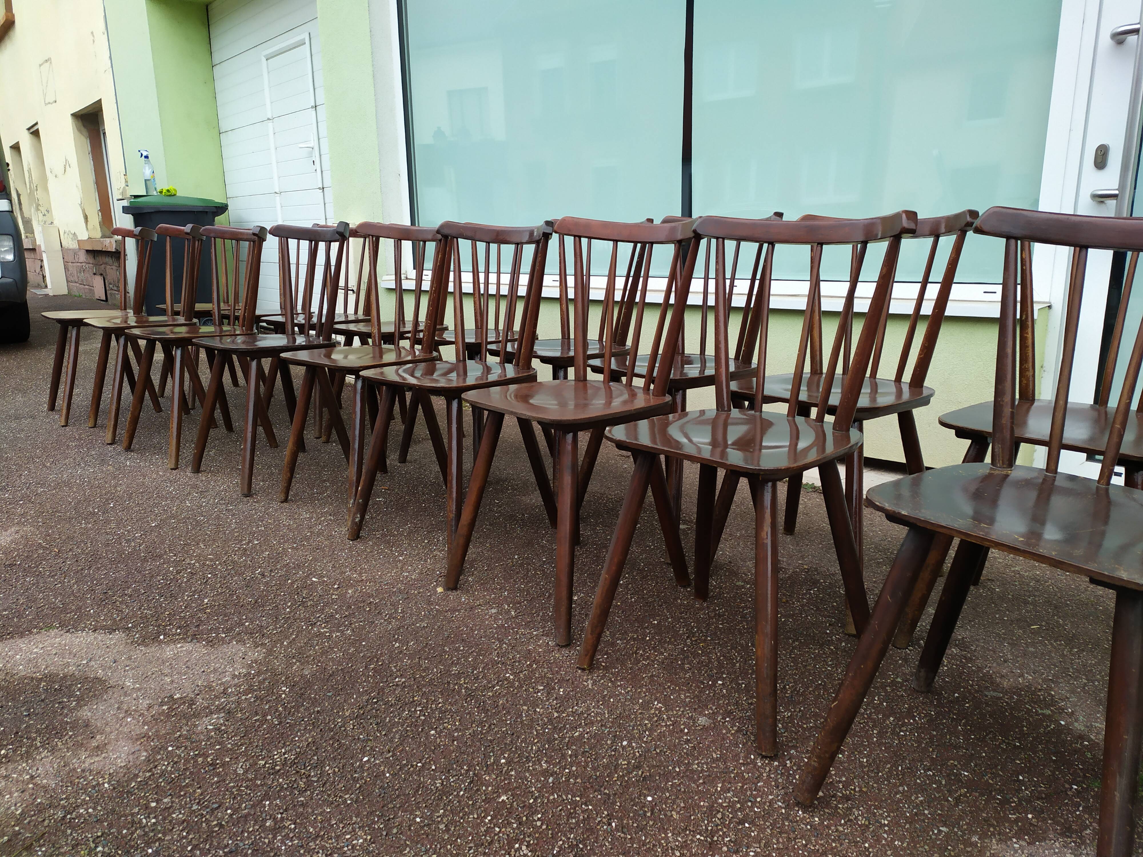 Lot de 20 chaises de bistrot bois - vintage