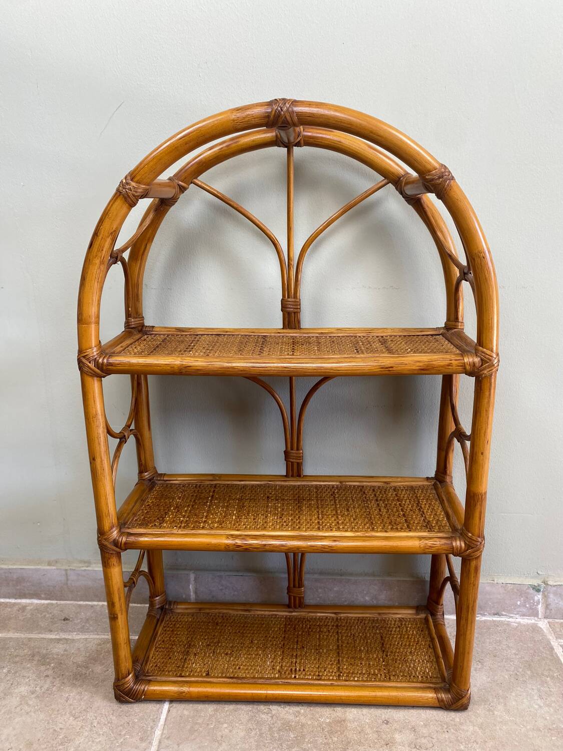 Étagère en rotin vintage