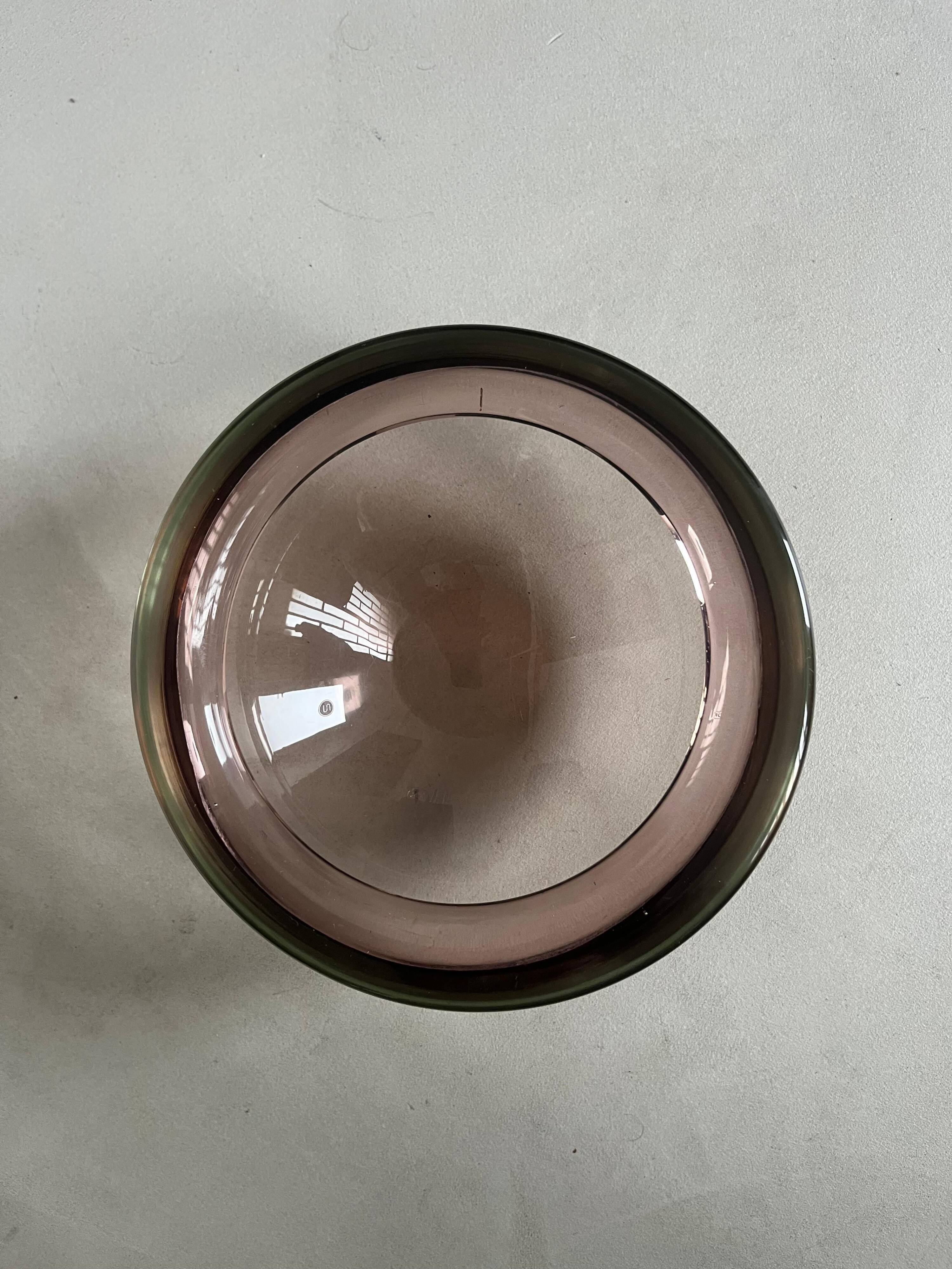 Bol en verre de Murano vintage, accent de table basse, bibliothèque, couleur violet clair.