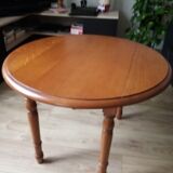 Round base table in cherry tree, 2 solid oak flaps