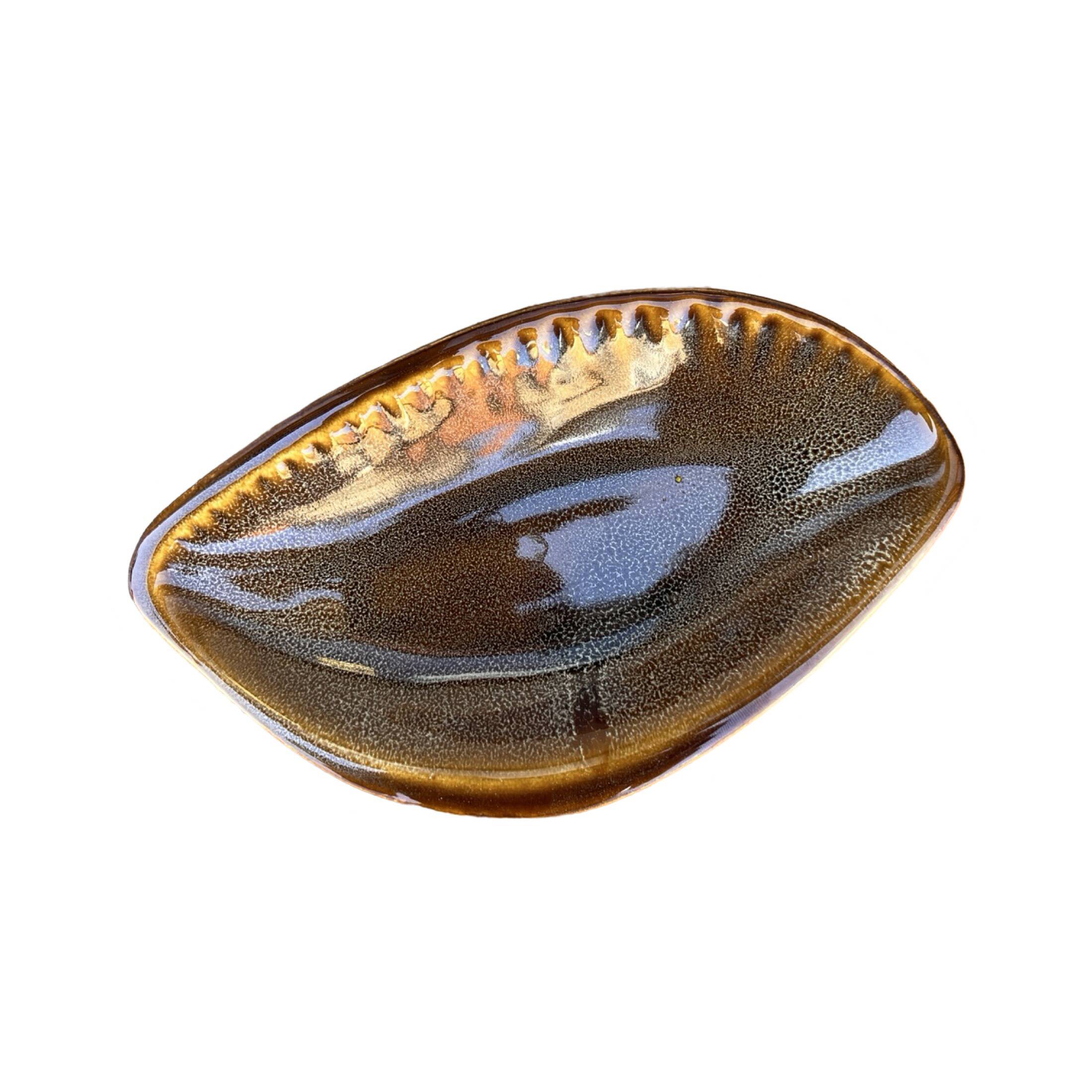 Cendrier en porcelaine en forme de feuille, conçu par A. Sadulski, Mirostowice, années 1970.