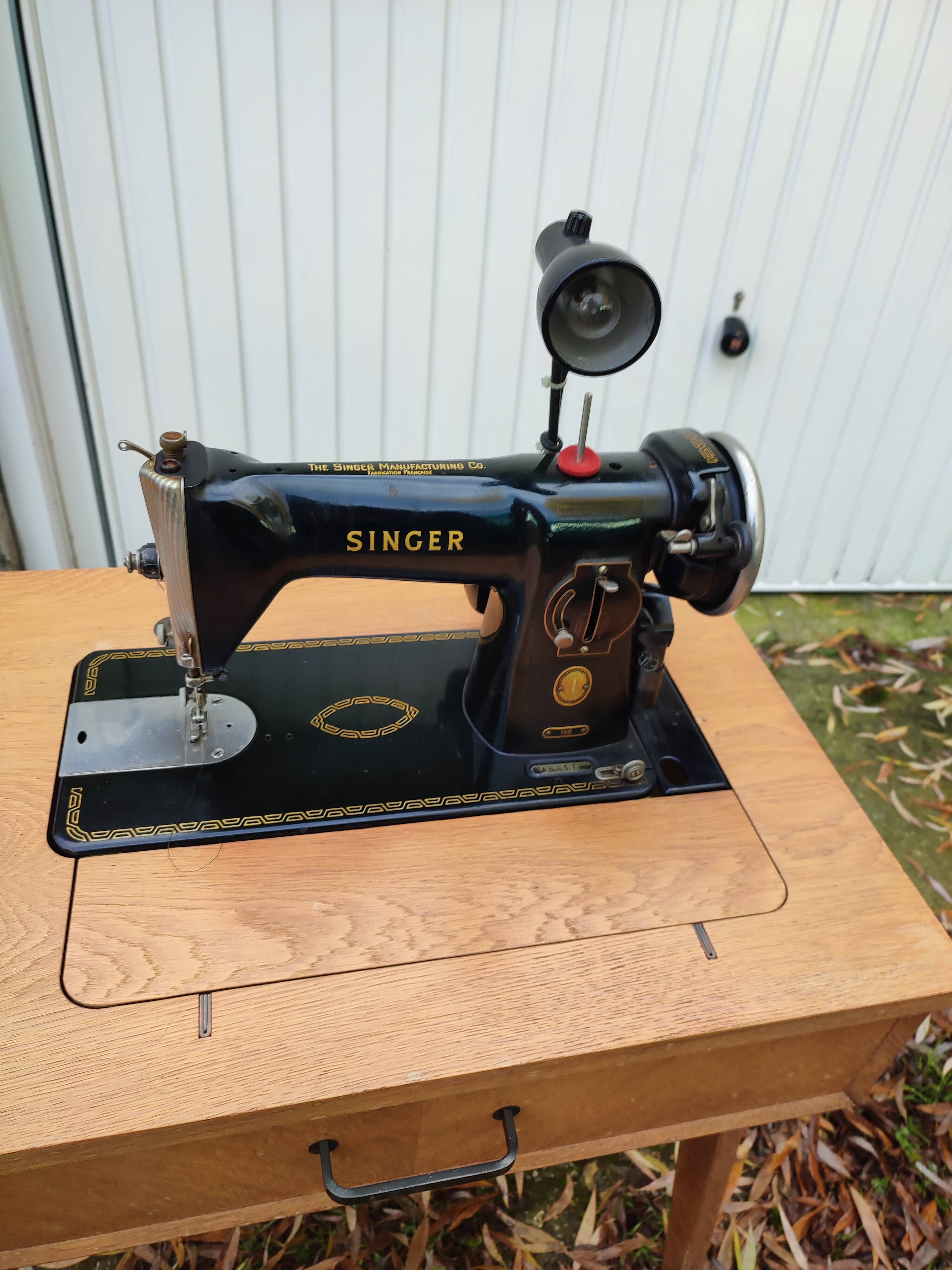 Sewing desk foot compass machine singer