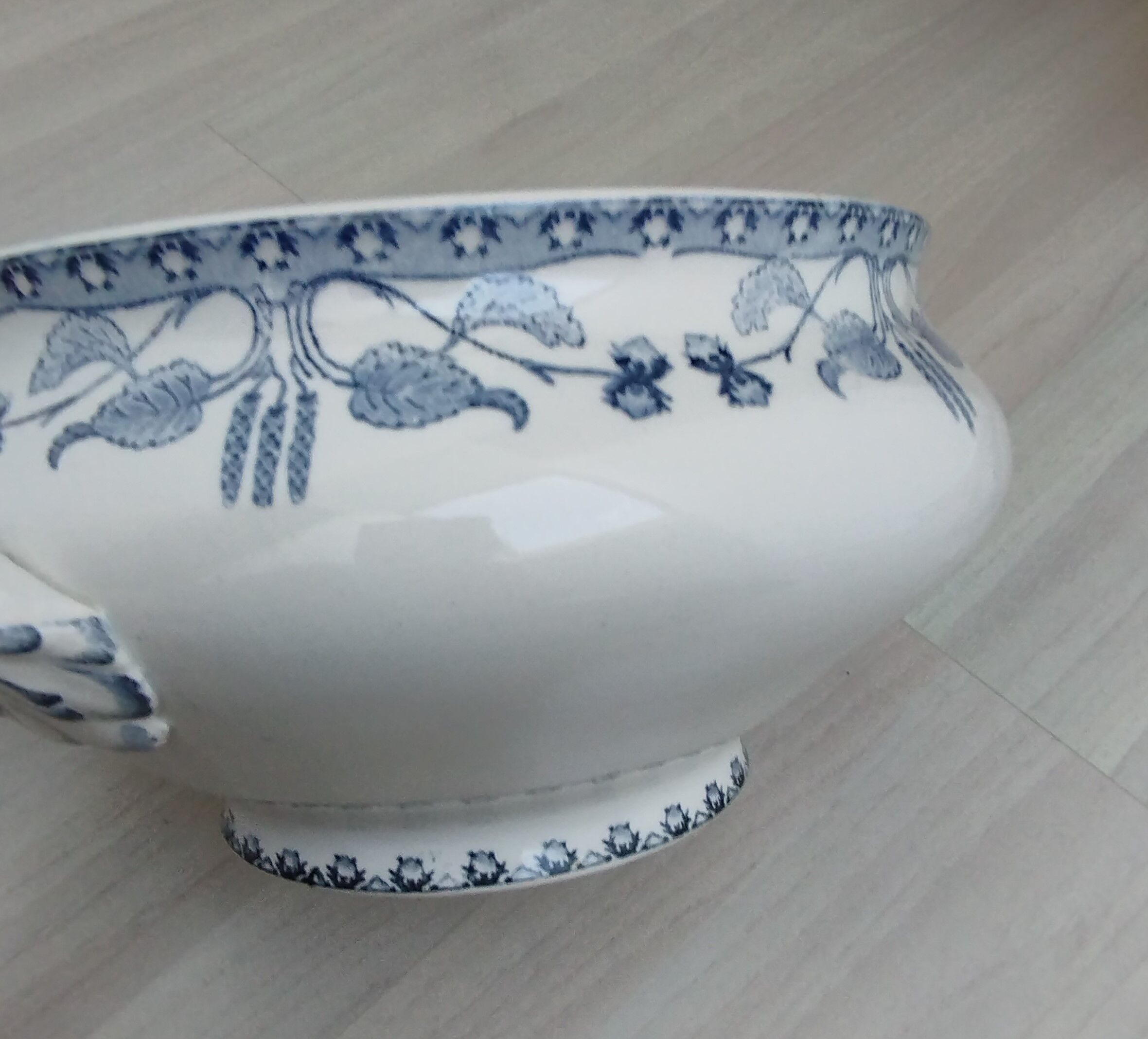 Sarreguemines tureen décor hazelnuts