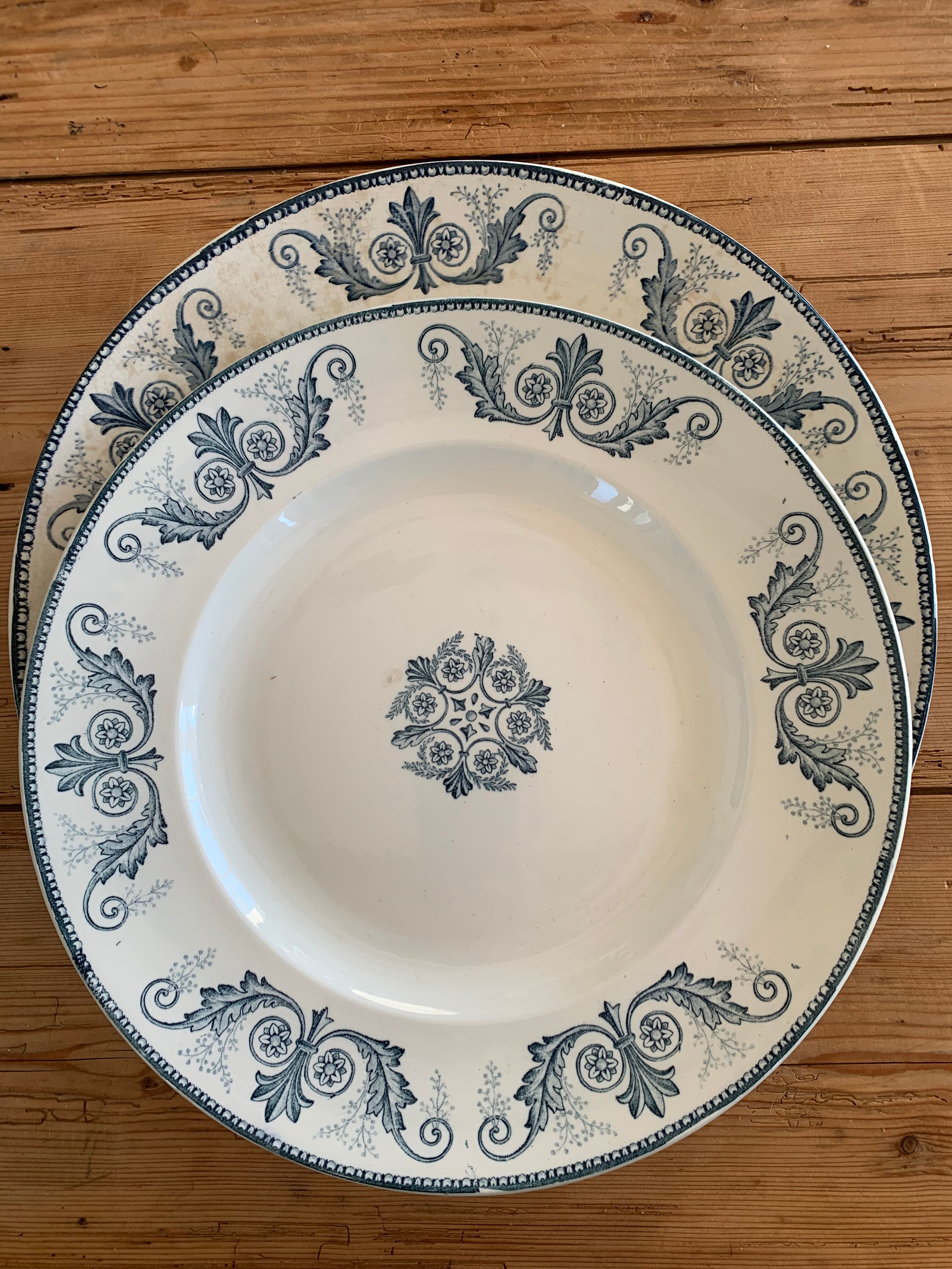 Lot  2 plats ronds