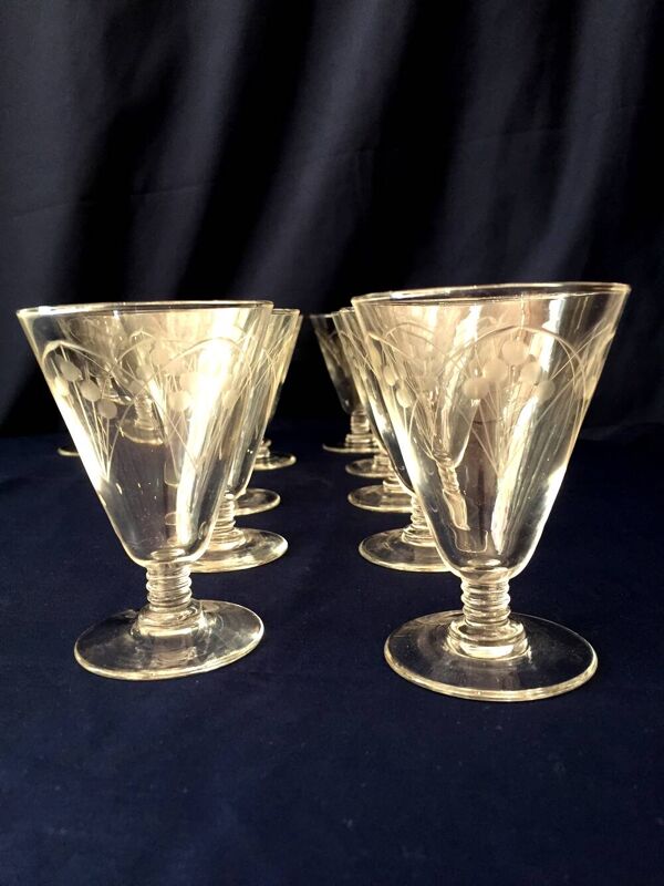 Suite de 12 verres à liqueur en verre des années 1930 1940