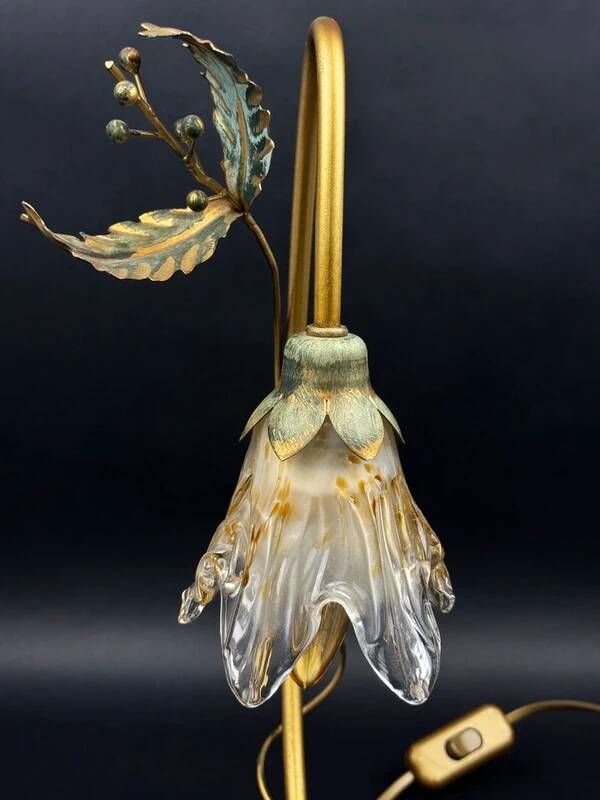 Masca Italy floral lamp, gold metal and blown glass
