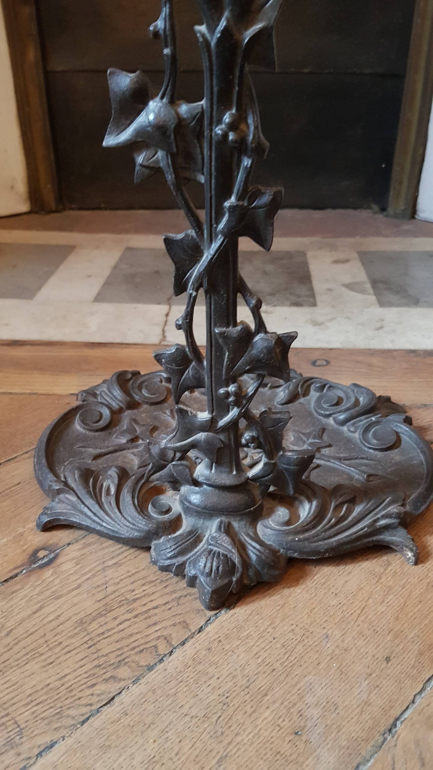 Cast iron umbrella holder