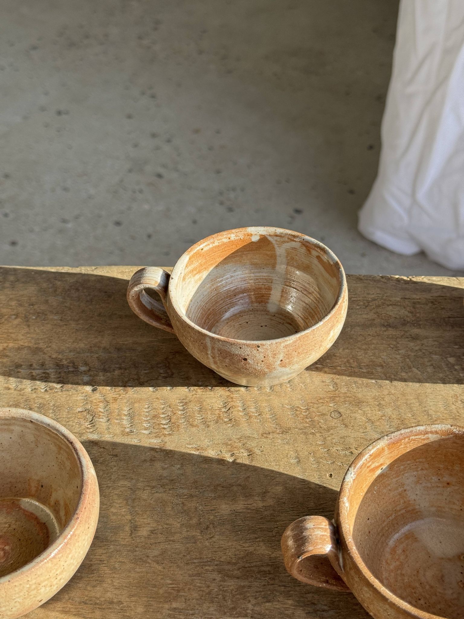 11 tasses à café vintage en grès mat brut