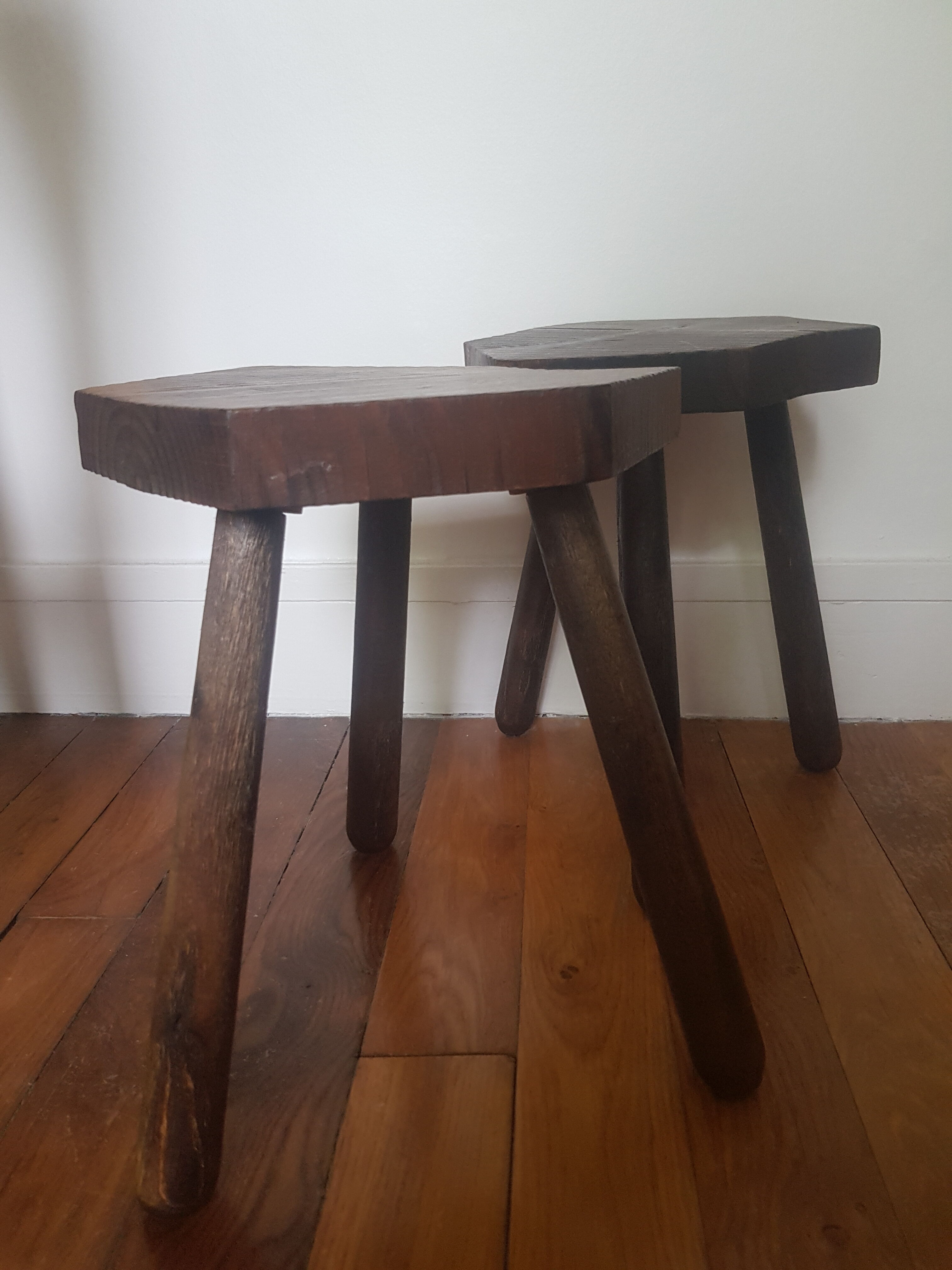 Set of 2 tripod stools