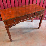 Red lacquer desk, Qing period of the XIXth century, opening to three drawers