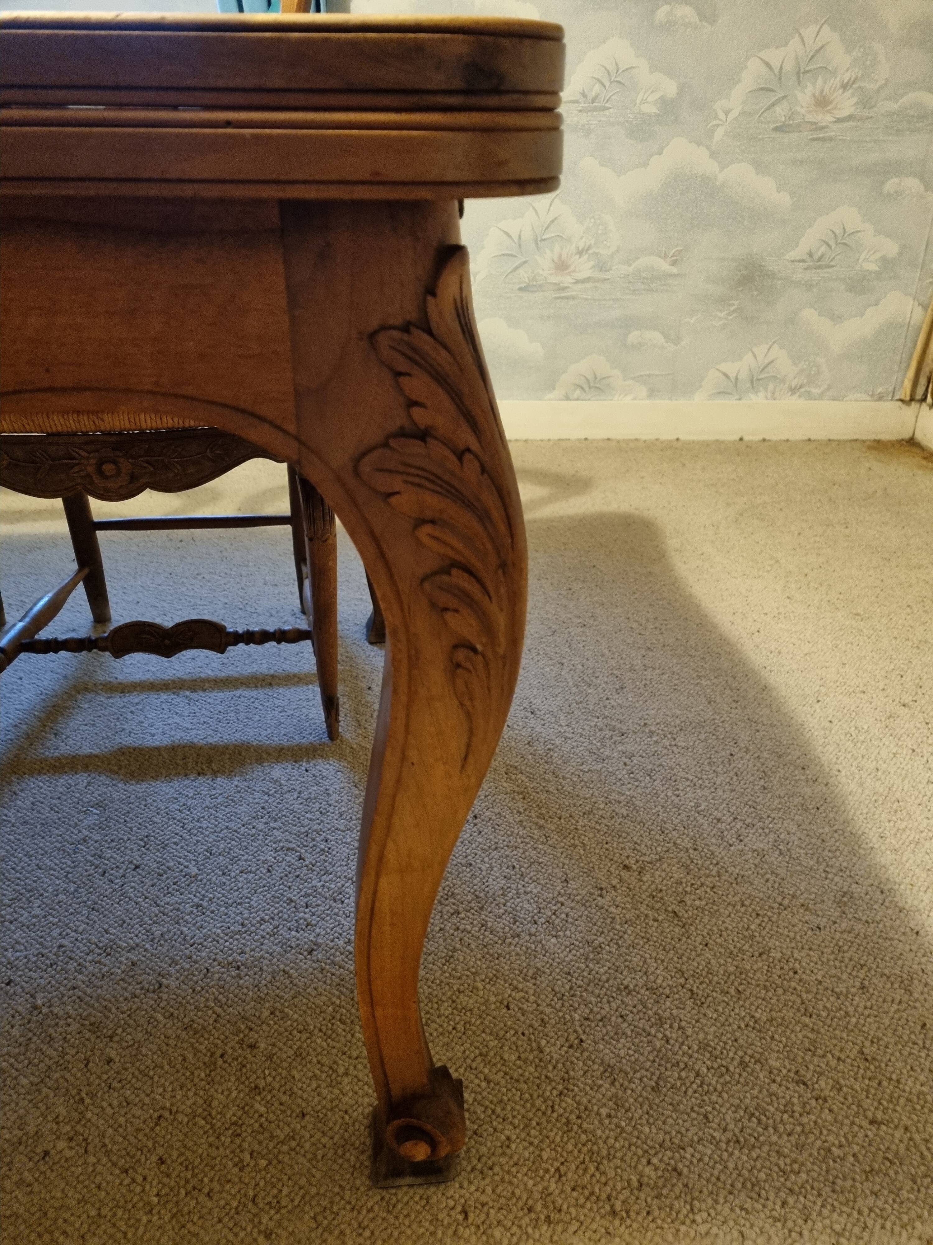 Extendable dining table + Provençal style chairs