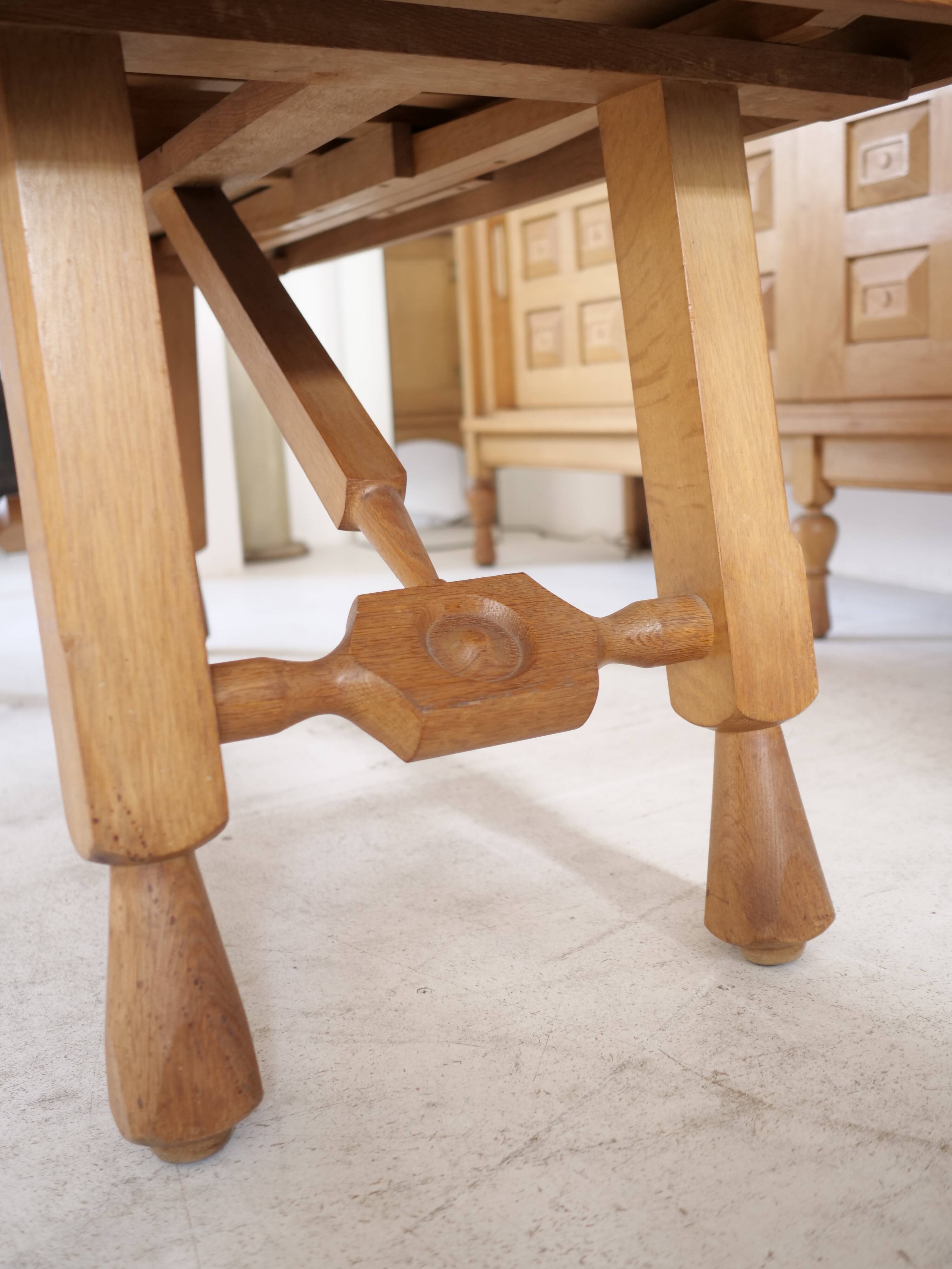 Guillerme and Chambron extendable table for your home France