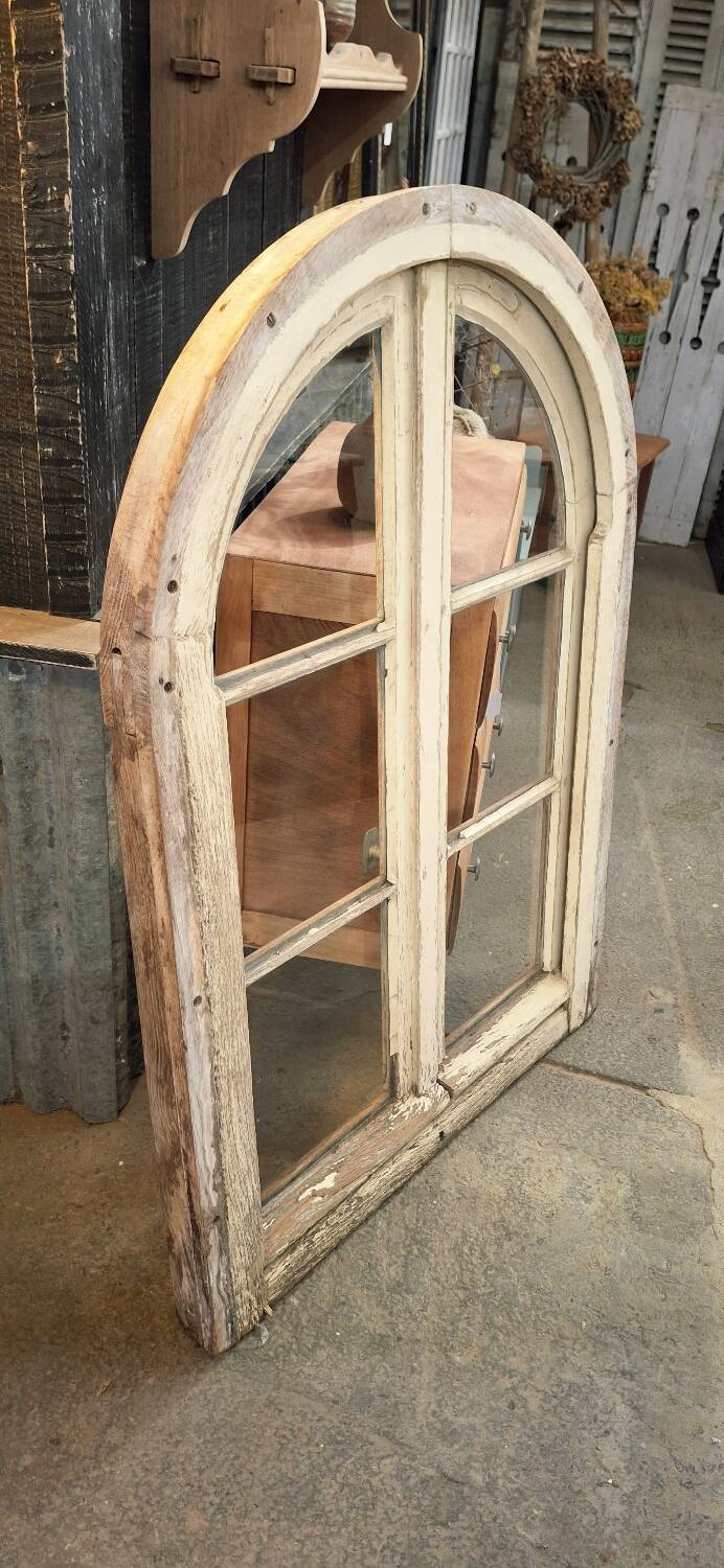 Fenêtre ancienne sur châssis