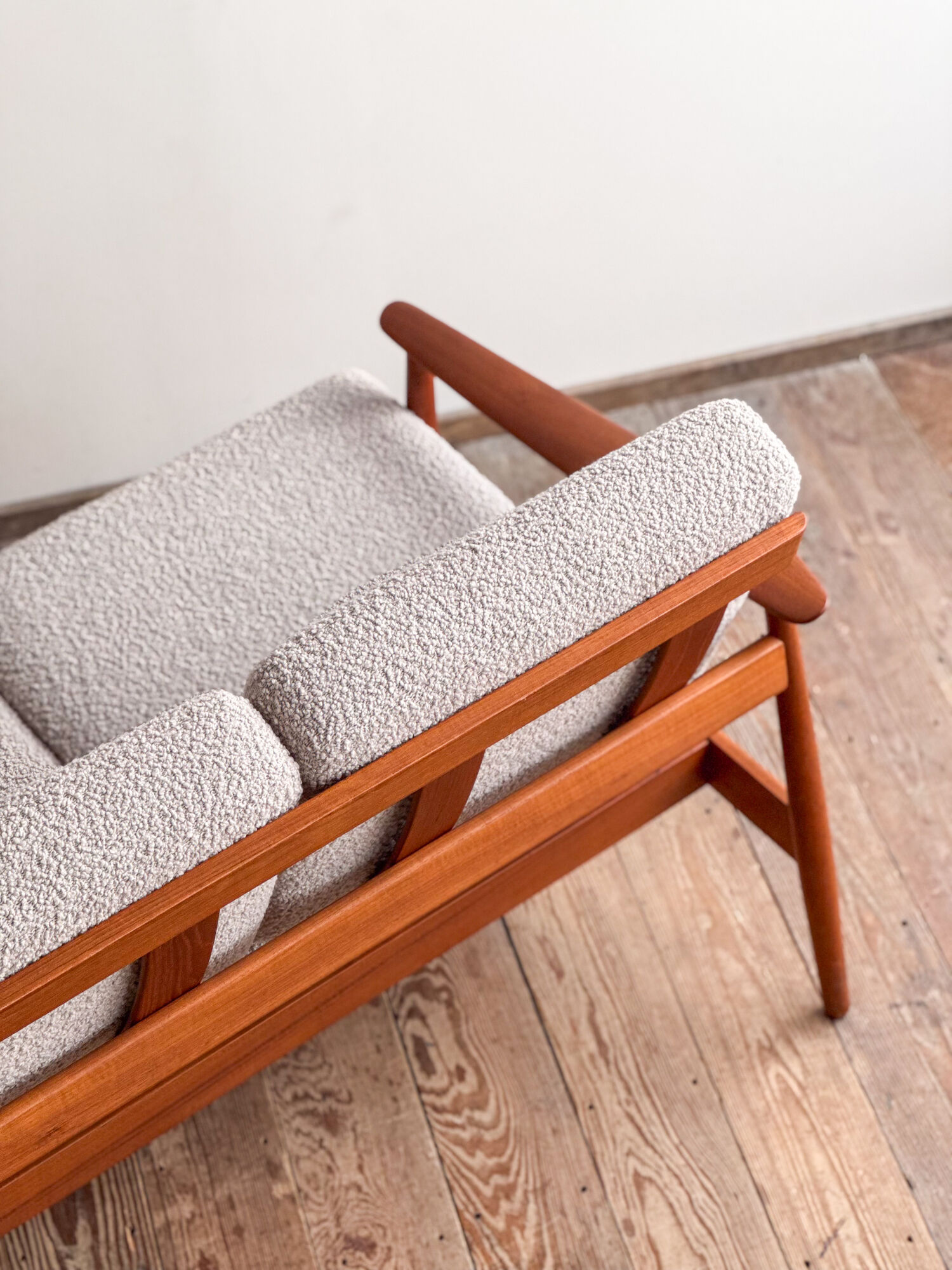 Canapé Arne Vodder modèle FD164 en teck, tissu bouclé, Danemark années 1960